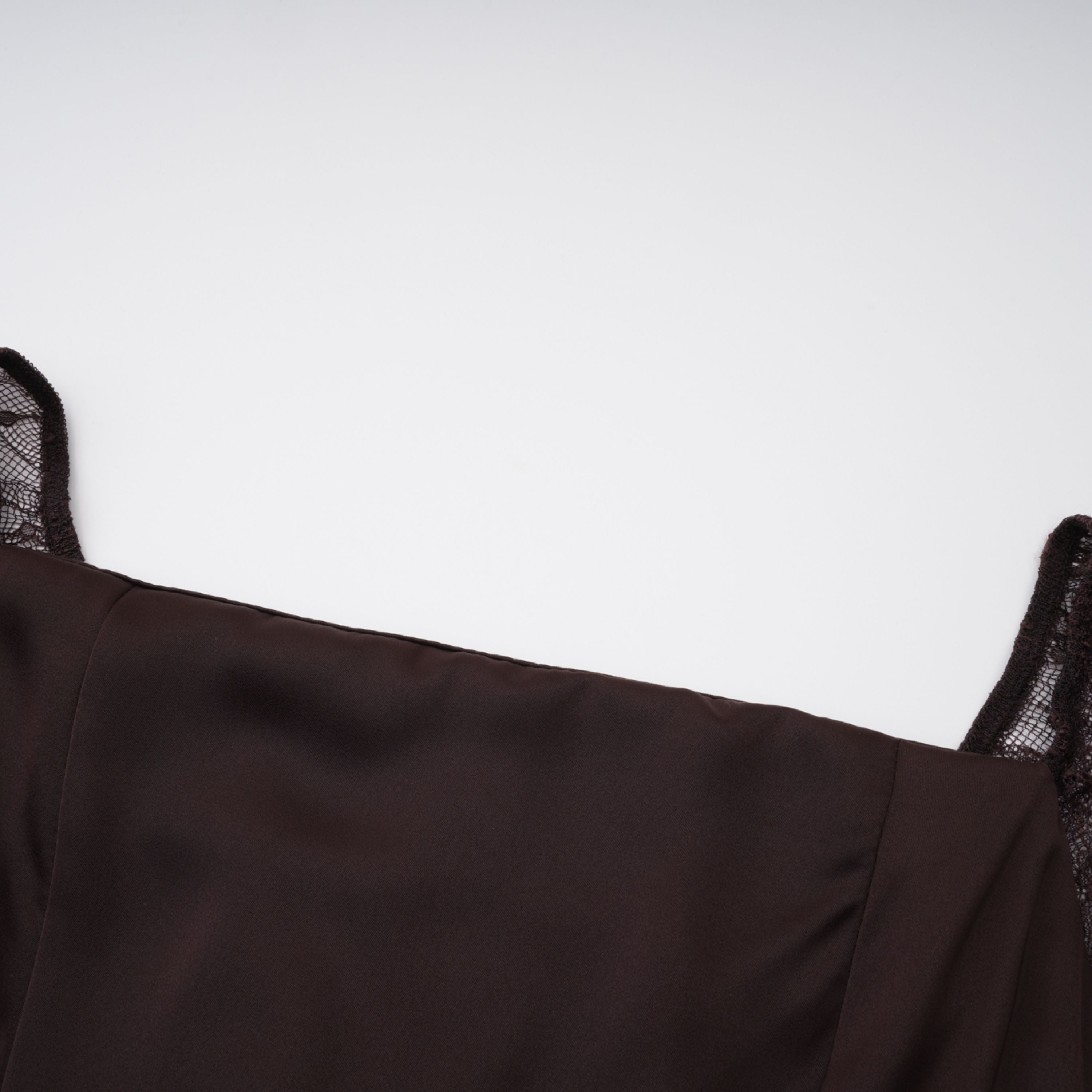 Robe longue à fleurs et dentelle Christa Brown avec cape (Vente définitive - États-Unis uniquement)