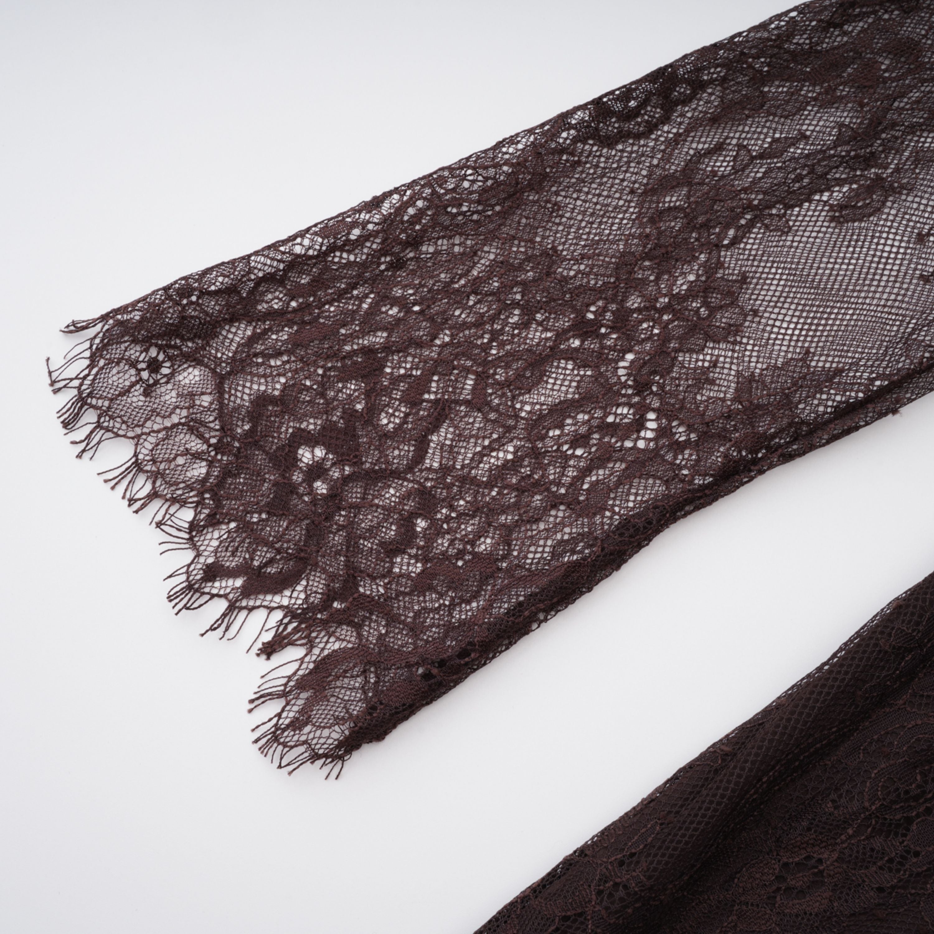 Robe longue à fleurs et dentelle Christa Brown avec cape (Vente définitive - États-Unis uniquement)