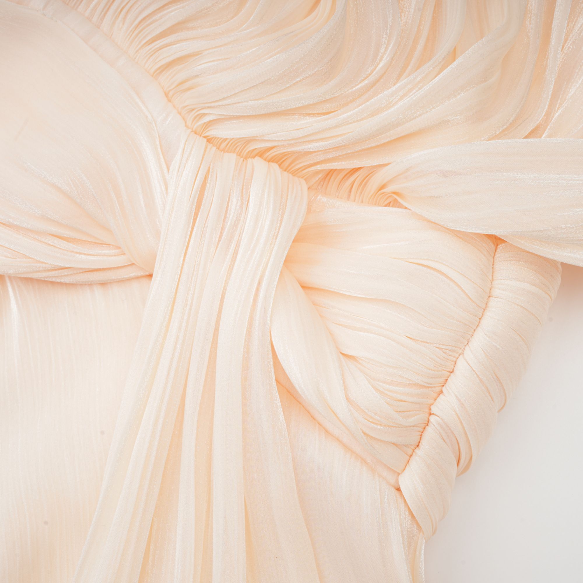 فستان قصير مطوي ومكشكش