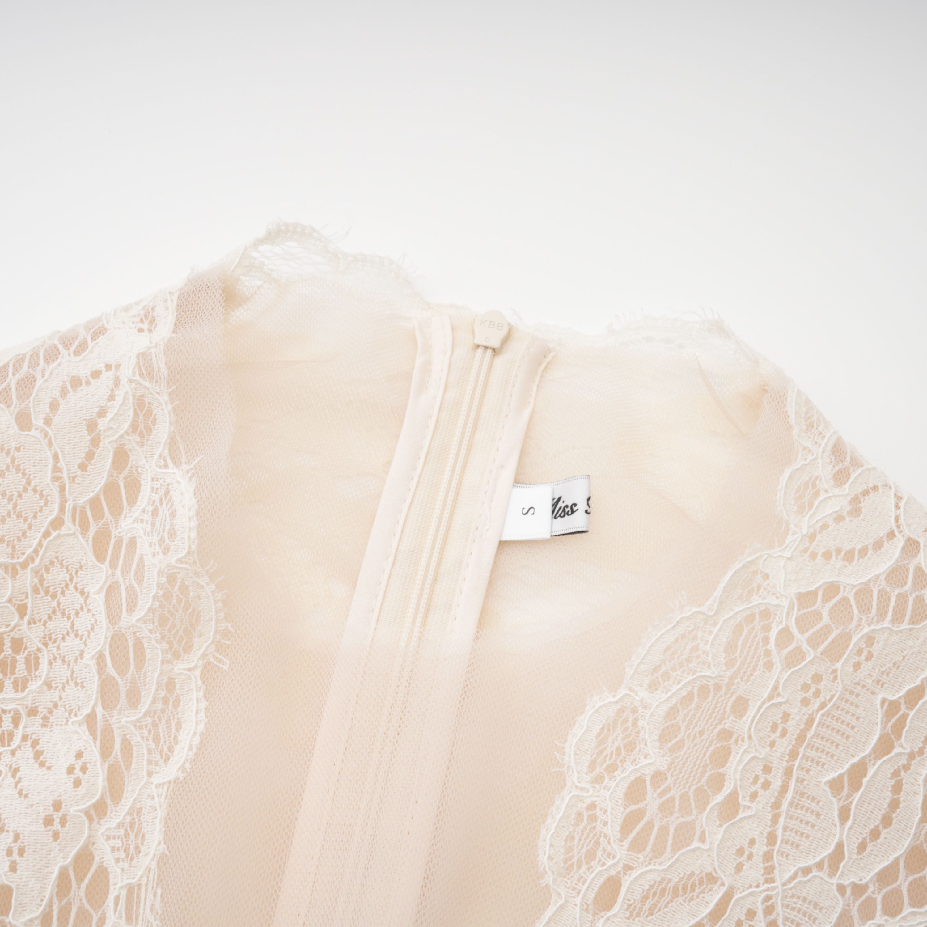 Robe longue en dentelle ivoire Oliana