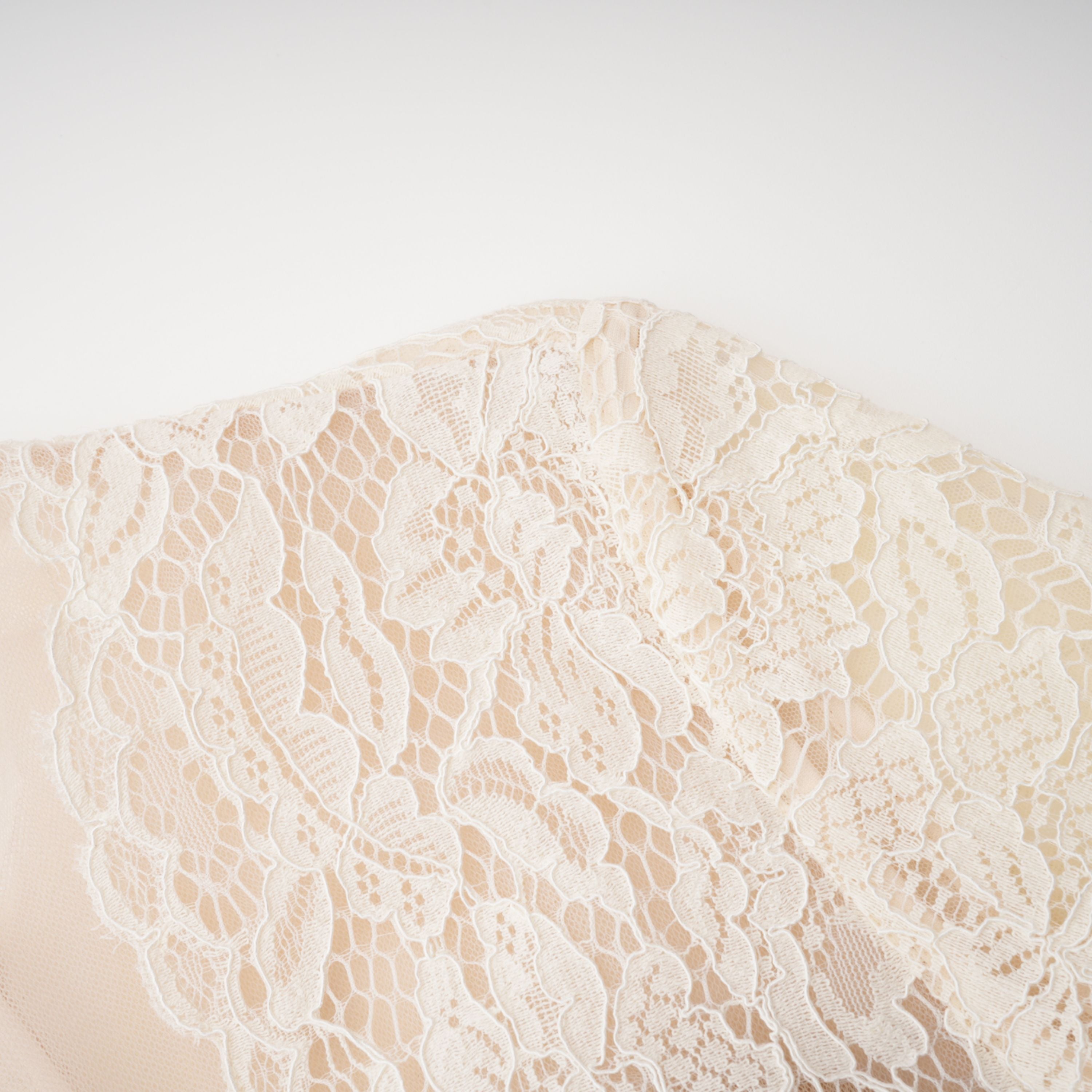Robe longue en dentelle ivoire Oliana