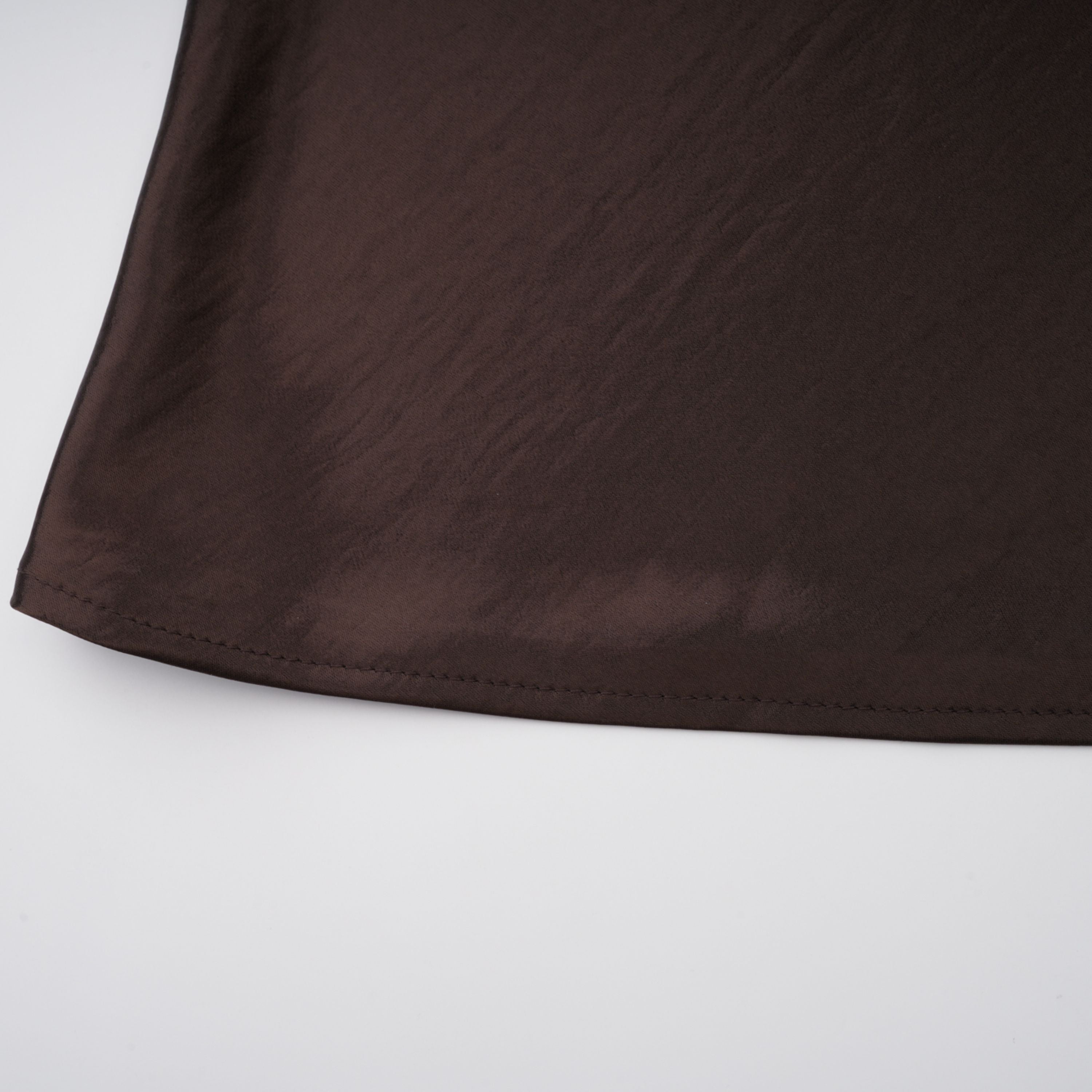 Robe longue en satin à épaules dénudées Gitta Brown