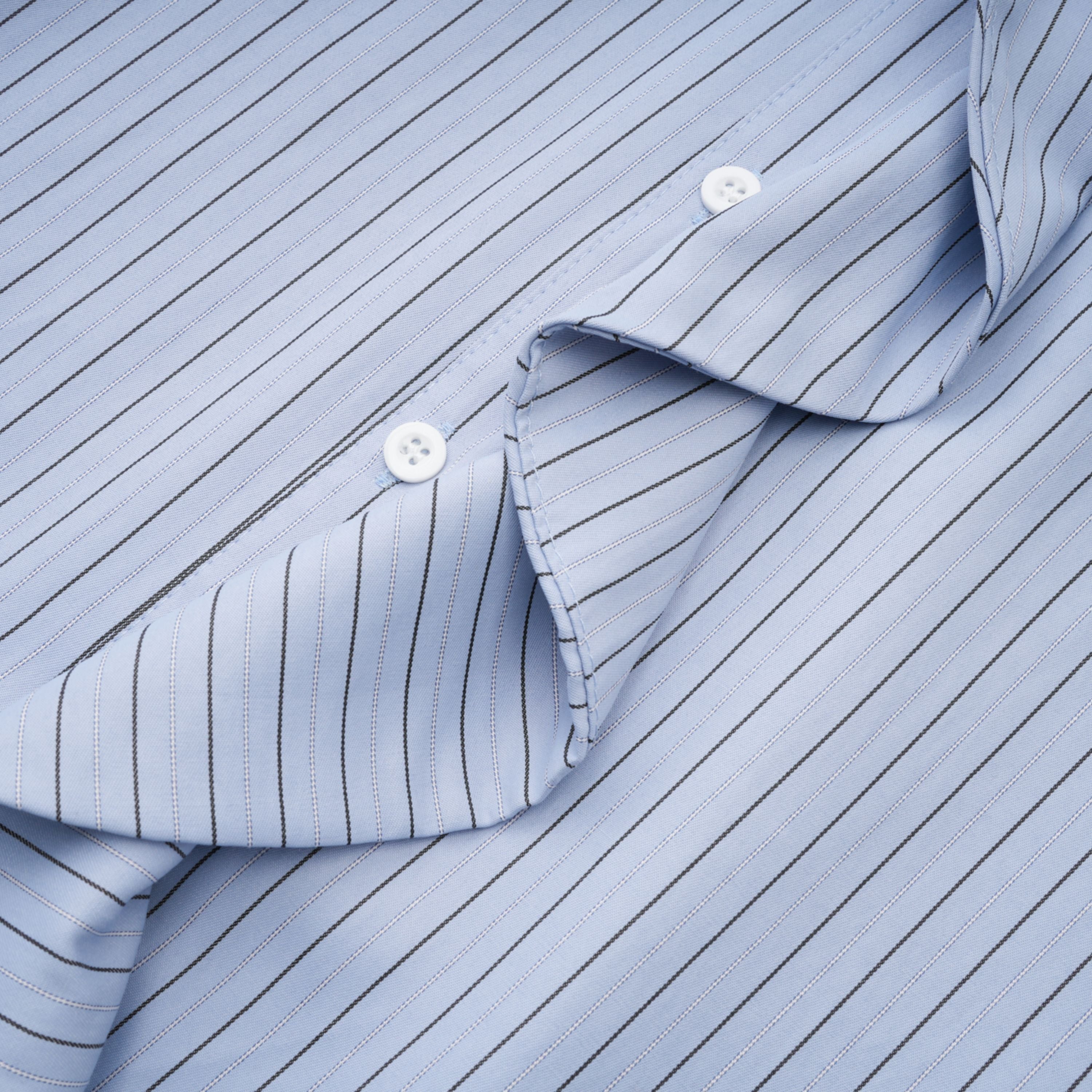 Chemise bleue à rayures fines et motifs pétales en 3D