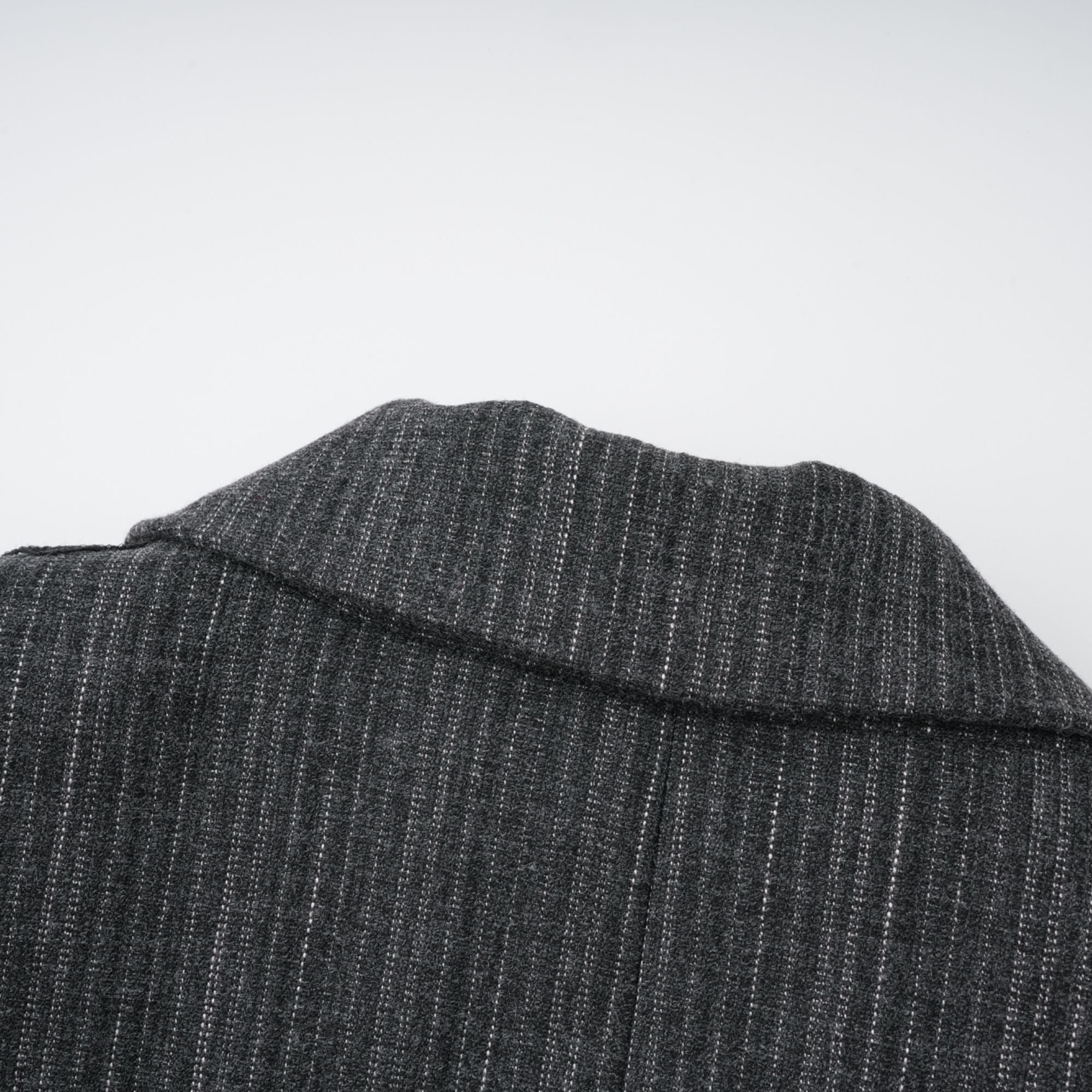 Ensemble blazer et jupe à rayures avec appliqués floraux Sidonie Grey (Vente définitive - États-Unis uniquement)