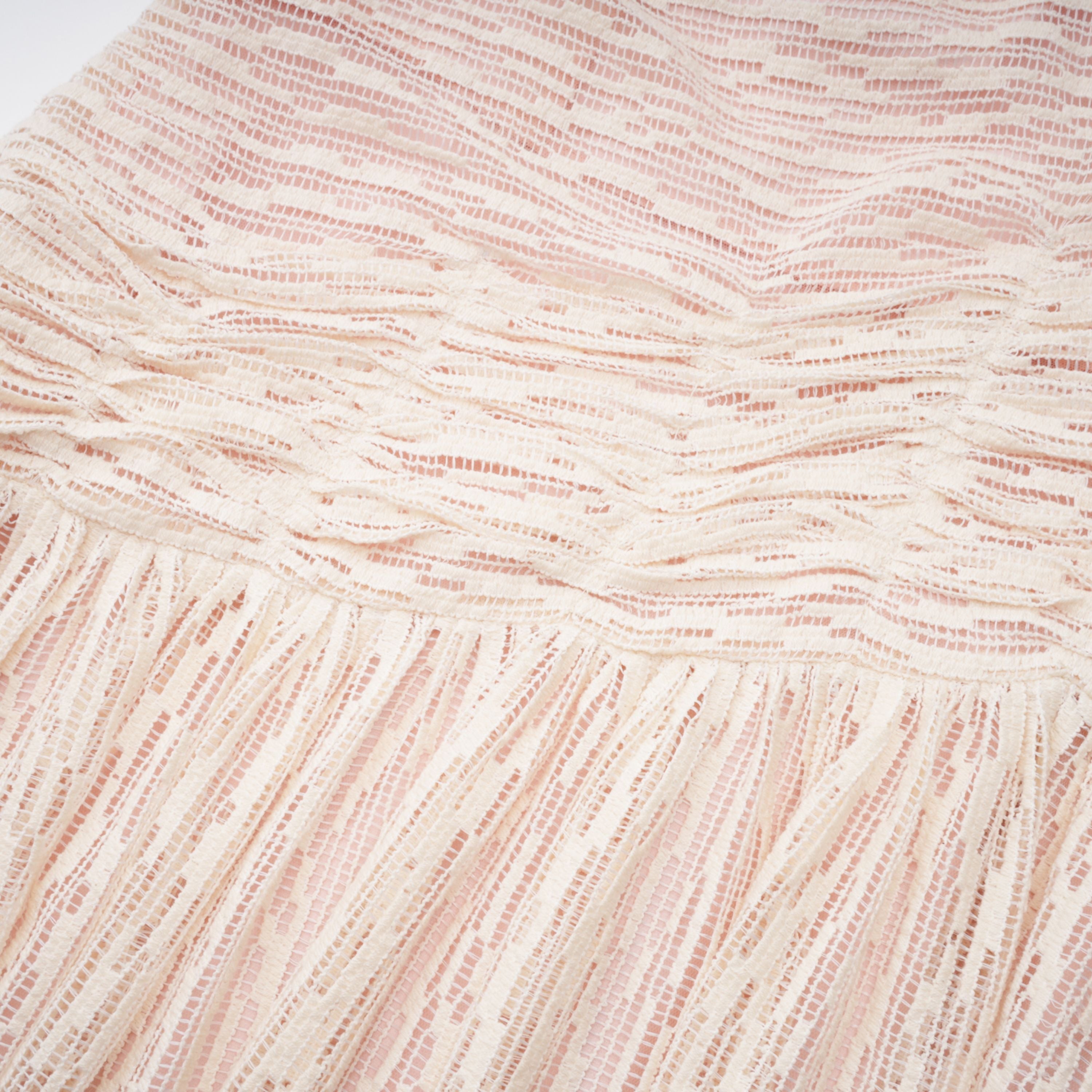Robe mi-longue asymétrique texturée à fronces