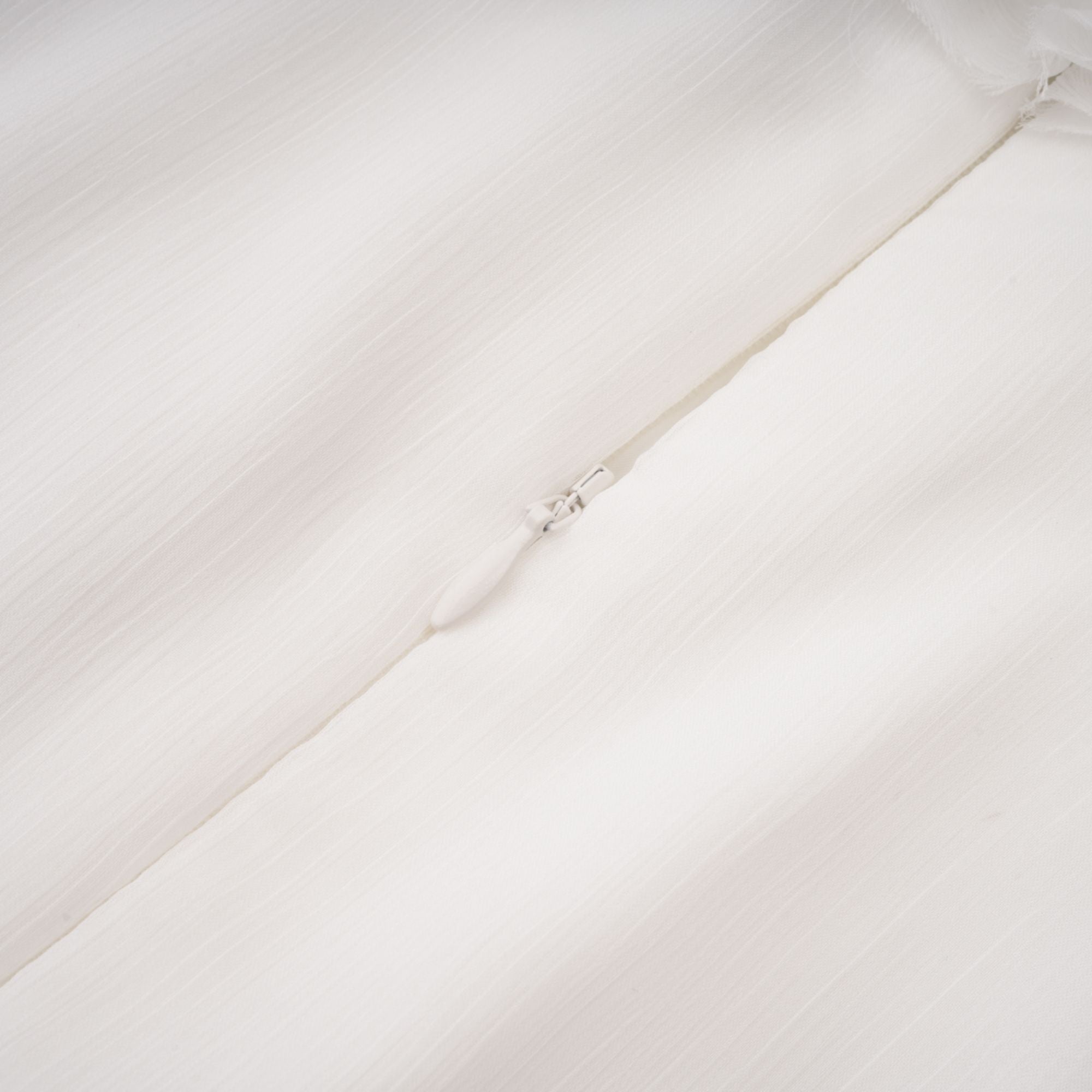فستان قصير غير متماثل من Déotille White (بيع نهائي - الولايات المتحدة فقط)
