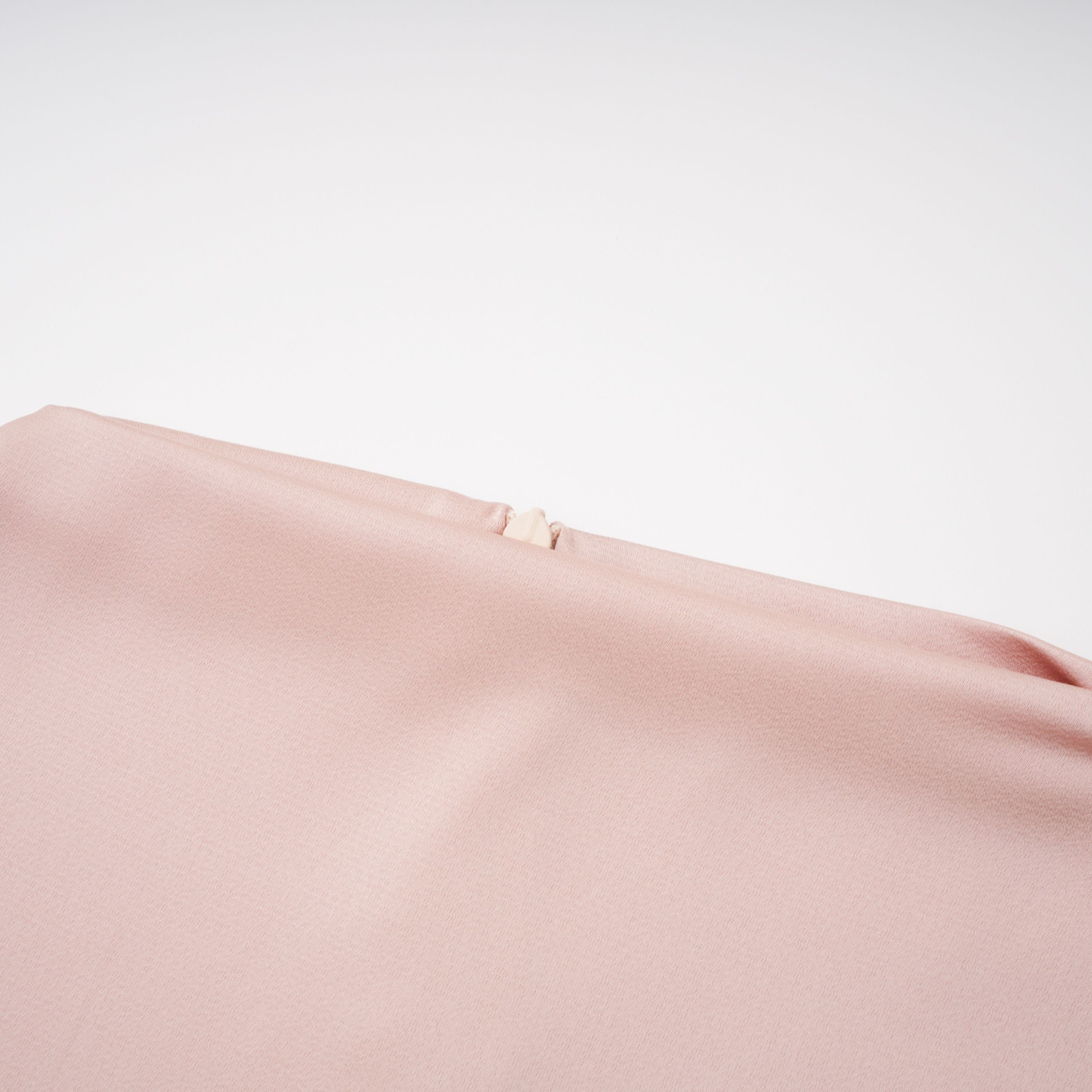 Ensemble top et jupe en satin Everleigh Champagne avec cape (Vente définitive)