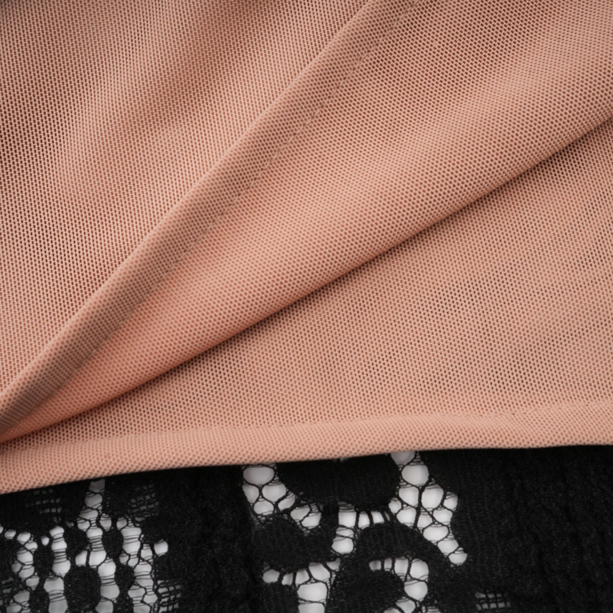 Robe mi-longue Émeline en dentelle florale à ourlets évasés, couleur noire (Vente définitive - États-Unis uniquement)
