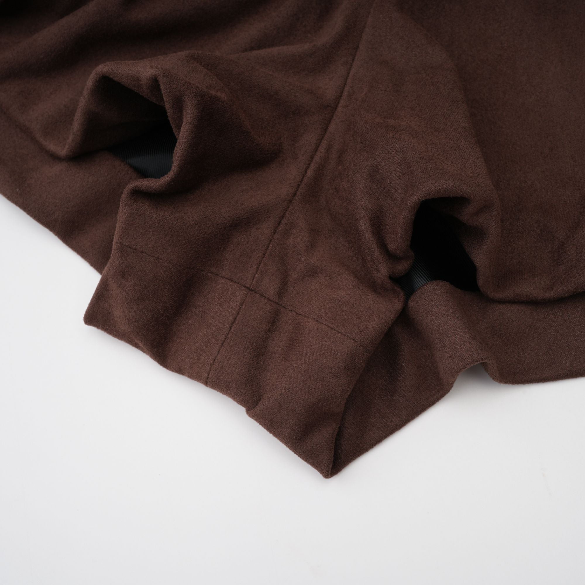 Ensemble haut et short à ourlet bouffant en daim Chaney Brown (Vente définitive - États-Unis uniquement)