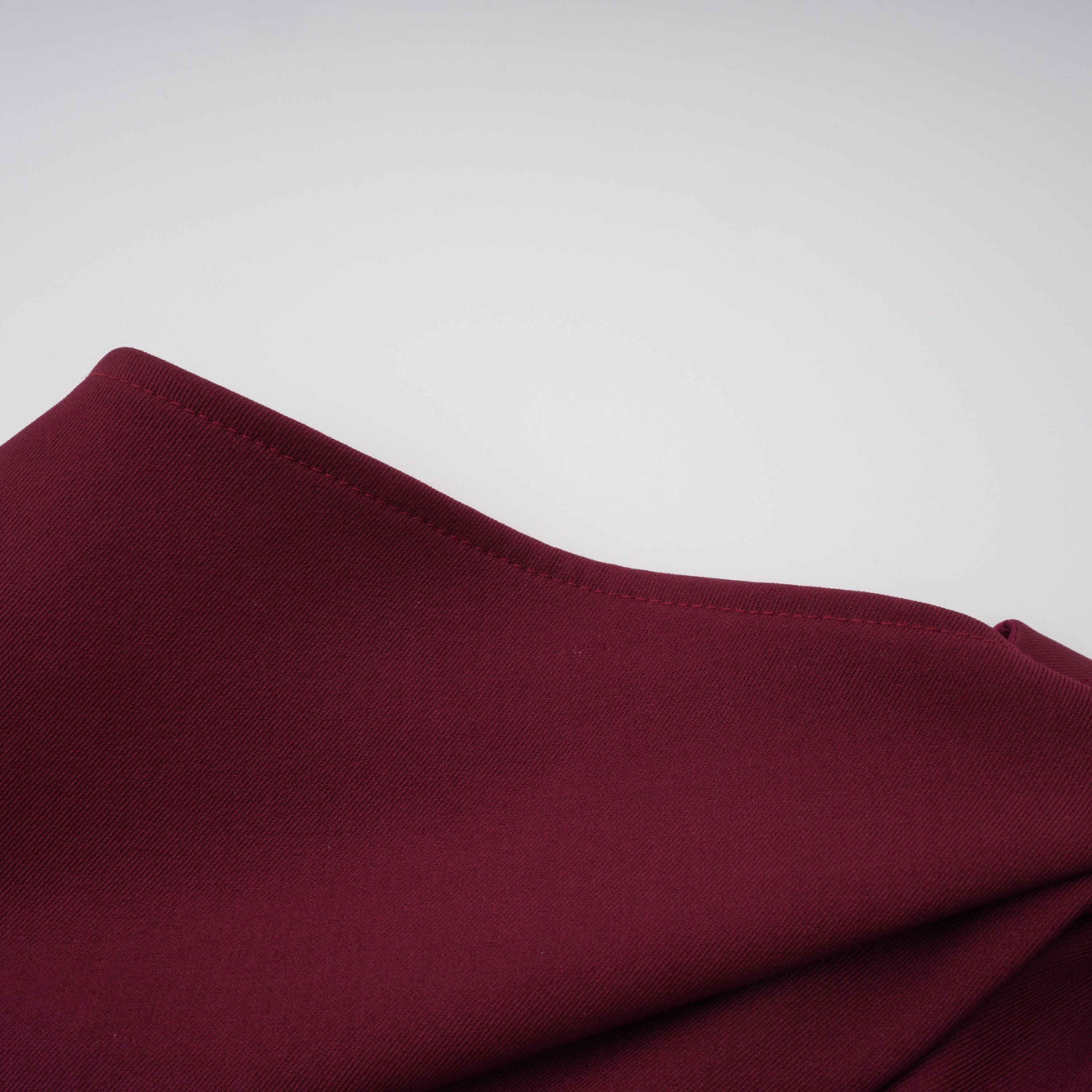 Robe longue asymétrique type cape « Wren Burgundy » (Vente définitive – États-Unis uniquement)