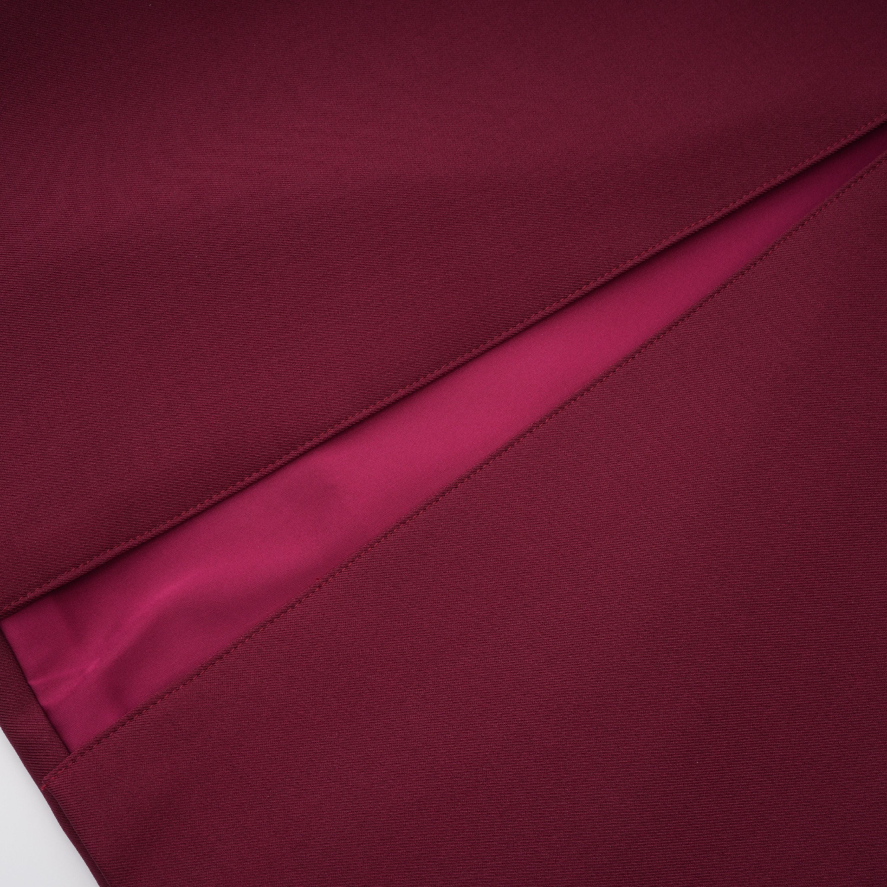Robe longue asymétrique type cape « Wren Burgundy » (Vente définitive – États-Unis uniquement)