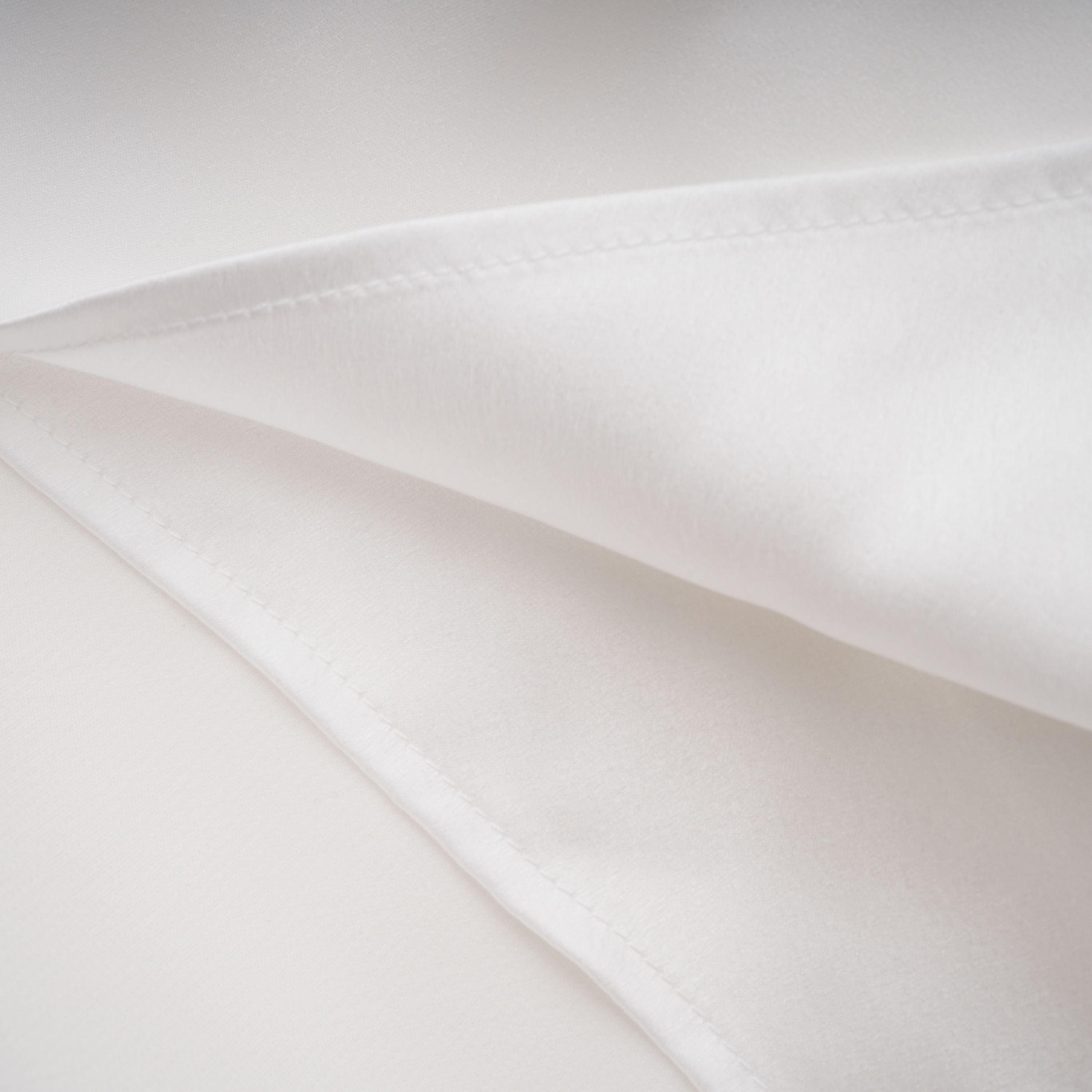 Robe midi froncée asymétrique Kare White (Vente définitive - États-Unis uniquement)