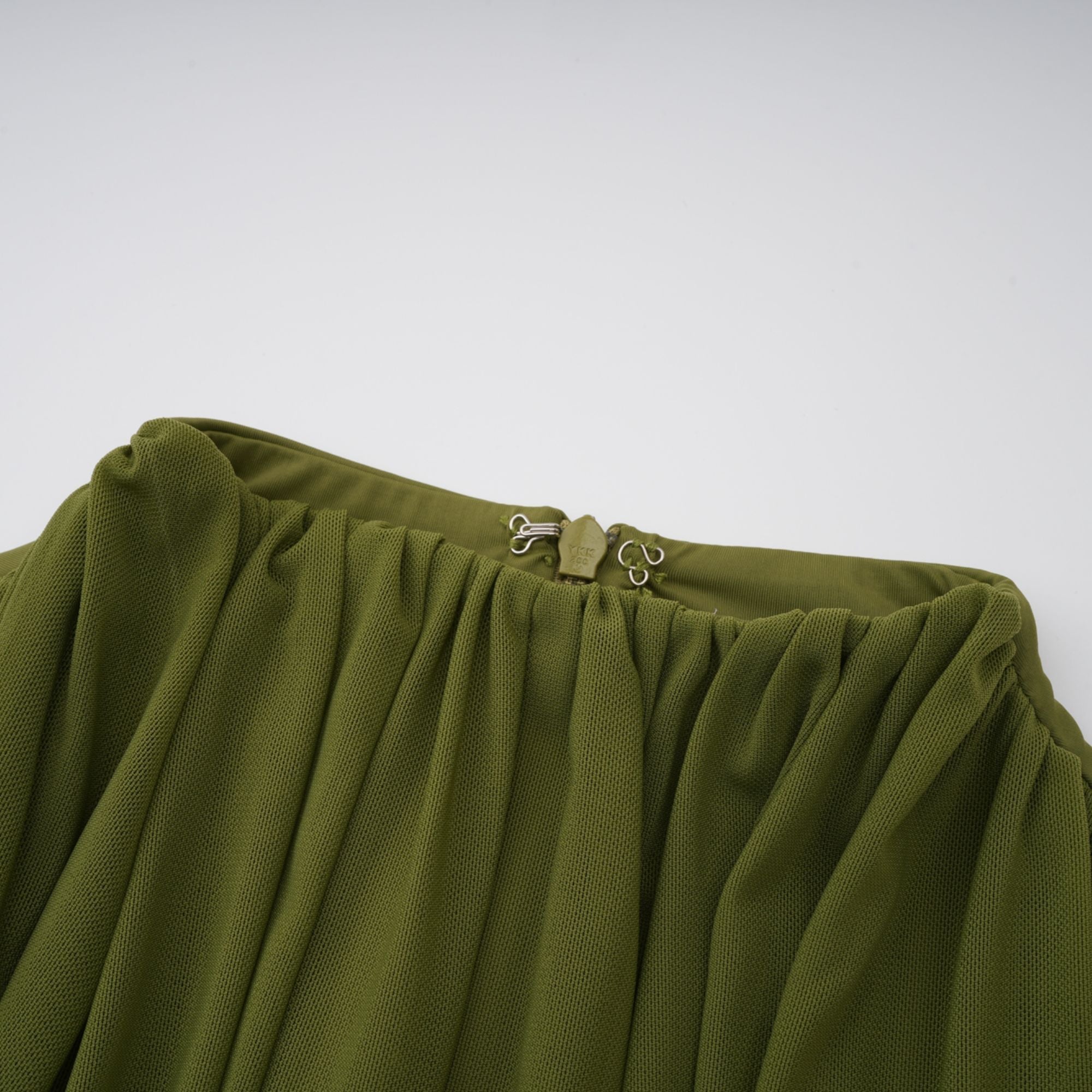 Robe drapée à fronces asymétriques