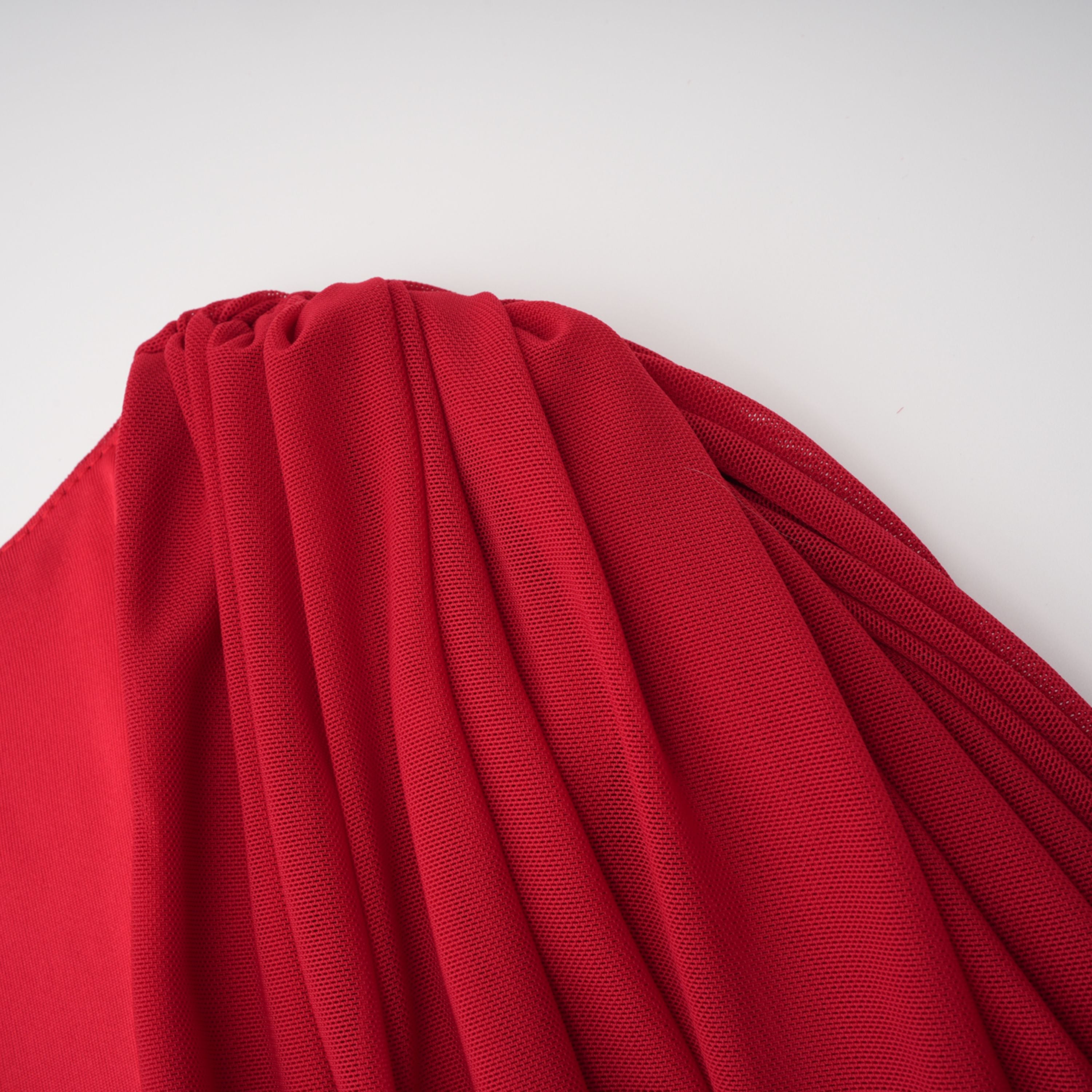 فستان طويل غير متماثل مزين بزخارف من Fíona Red