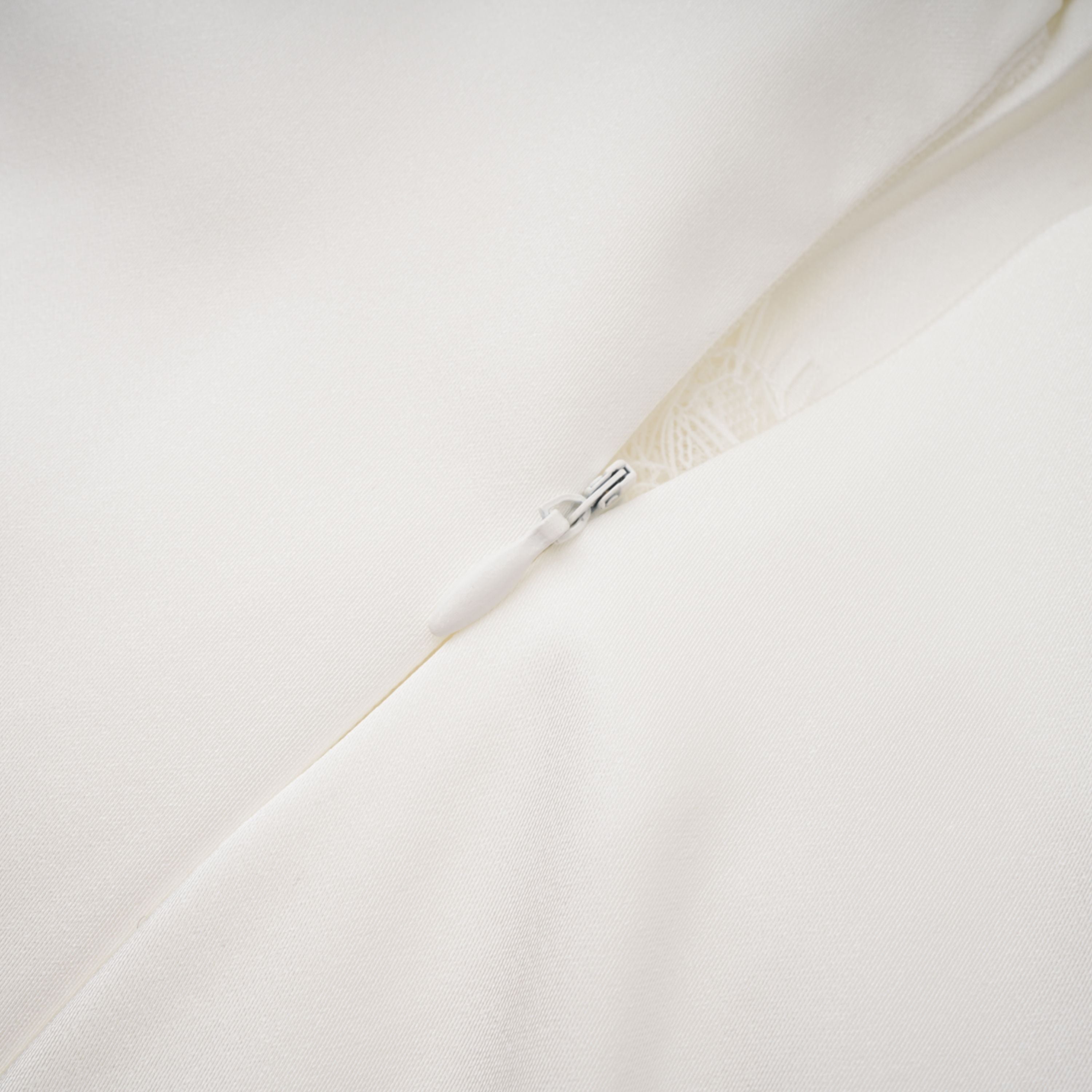 Víctor White Off-Shoulder Lace Panel Maxi Dress (Final Sale)