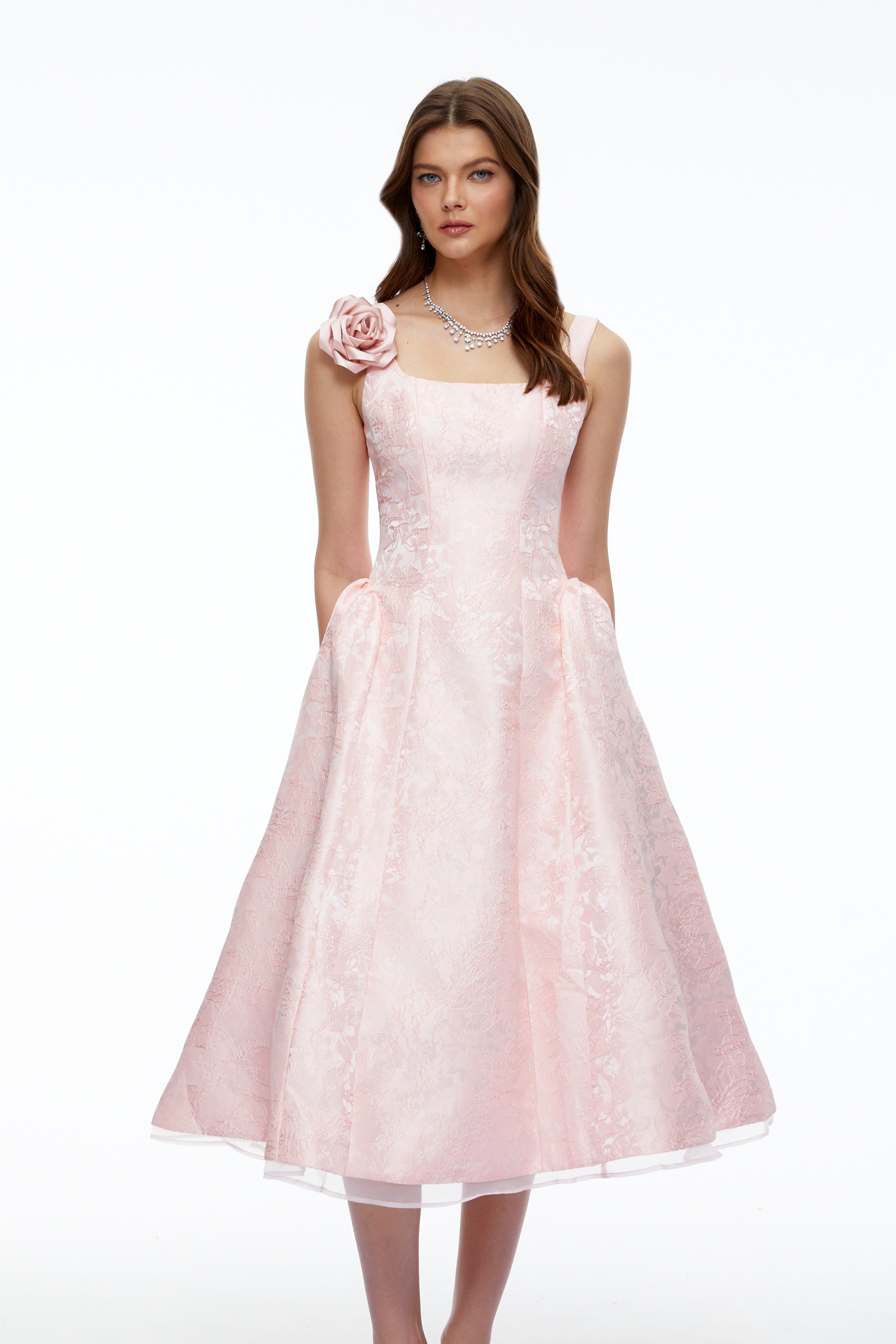 Robe midi à fleurs Edwina Pink à encolure carrée
