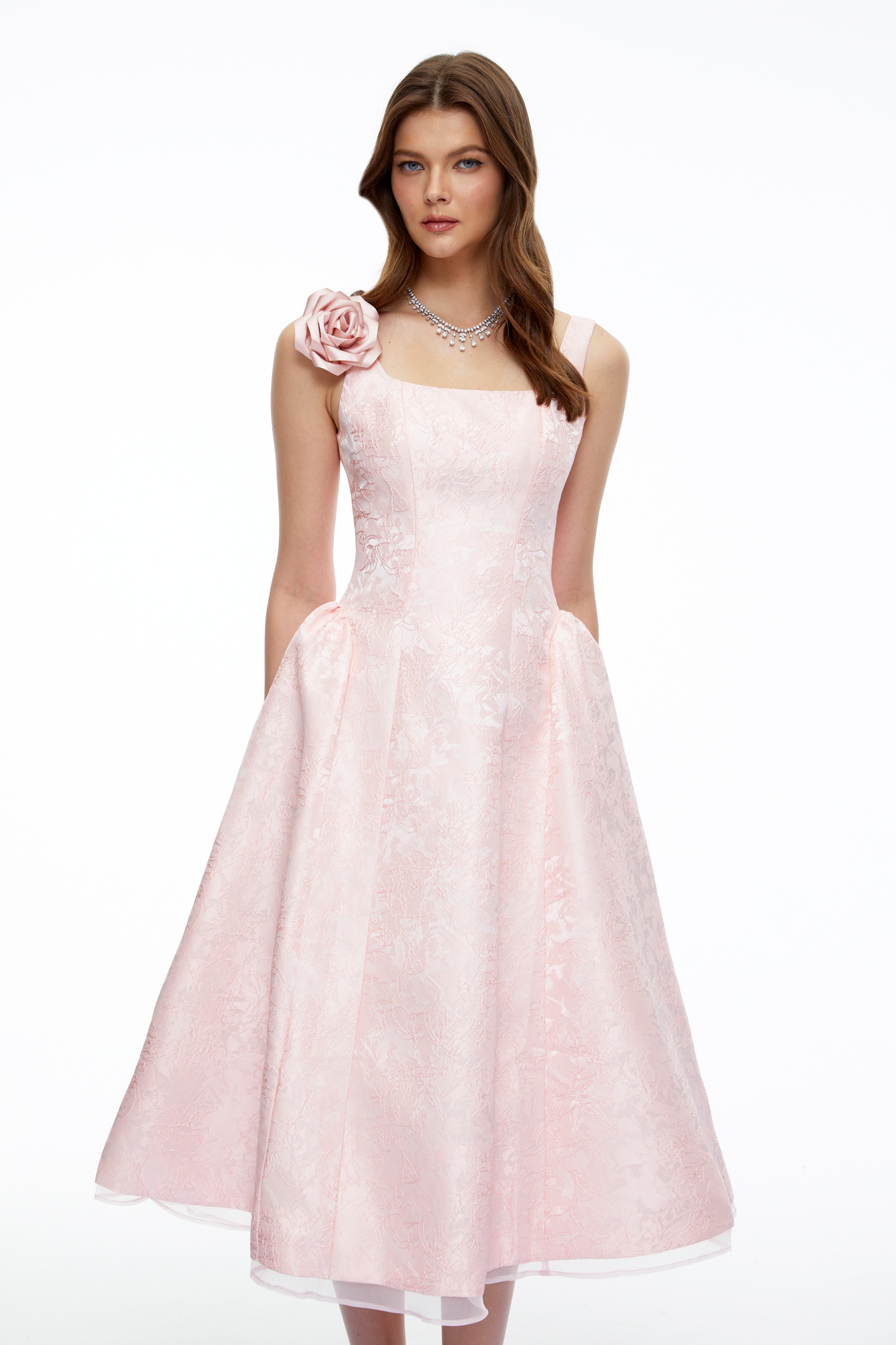 Robe midi à fleurs Edwina Pink à encolure carrée
