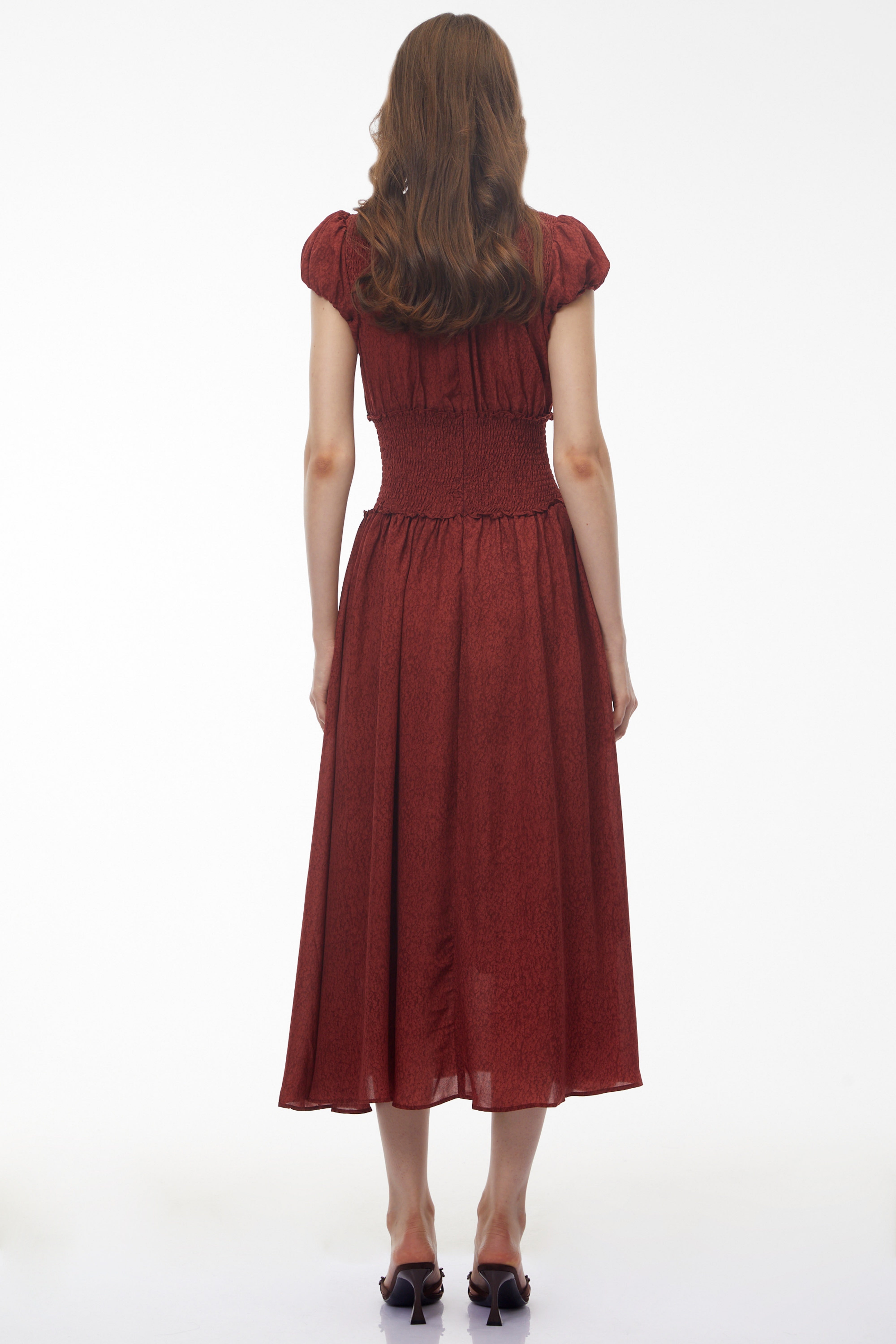 Robe mi-longue plissée à col montant Fiorella, rouge foncé