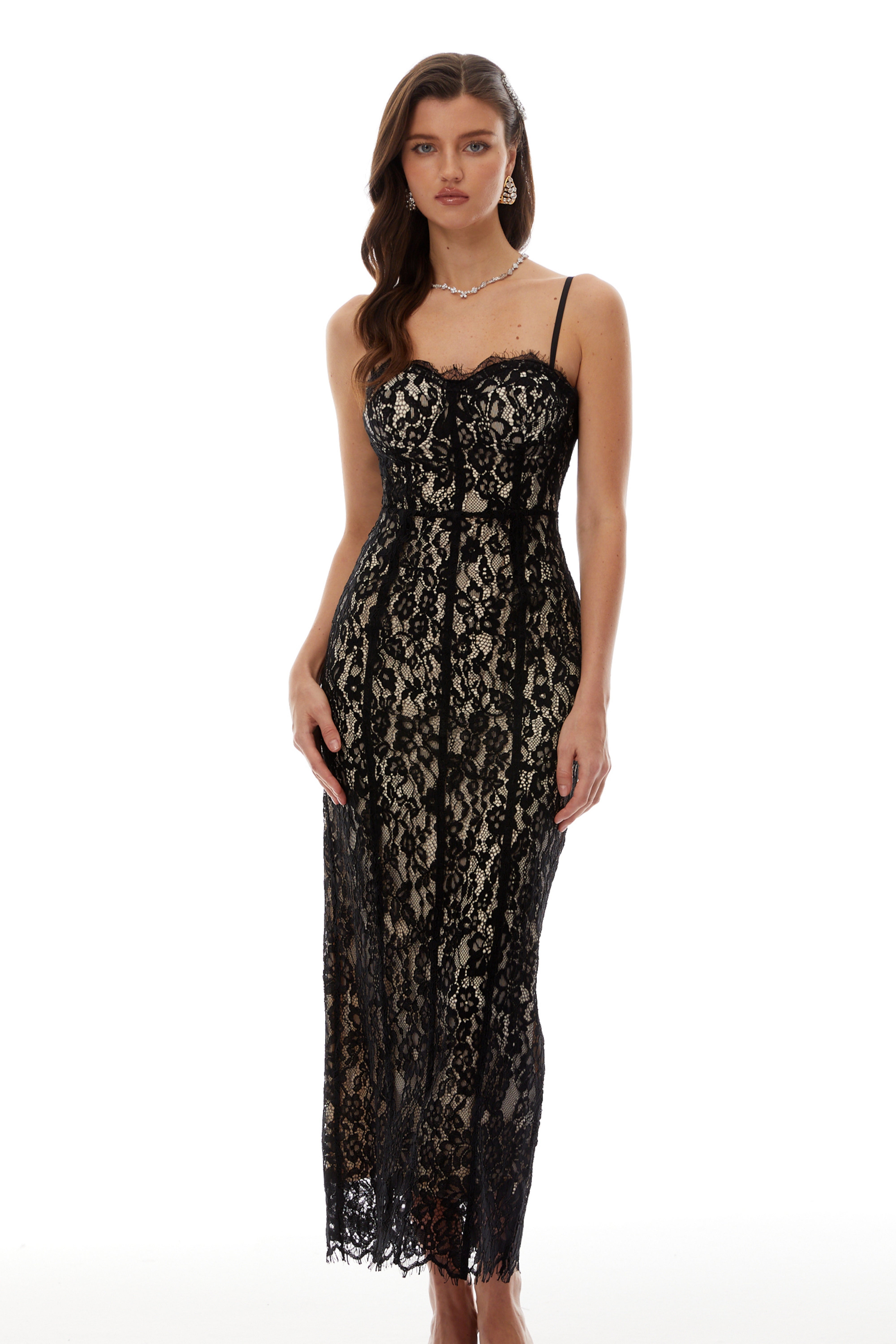 Robe longue corsetée en dentelle à motifs floraux