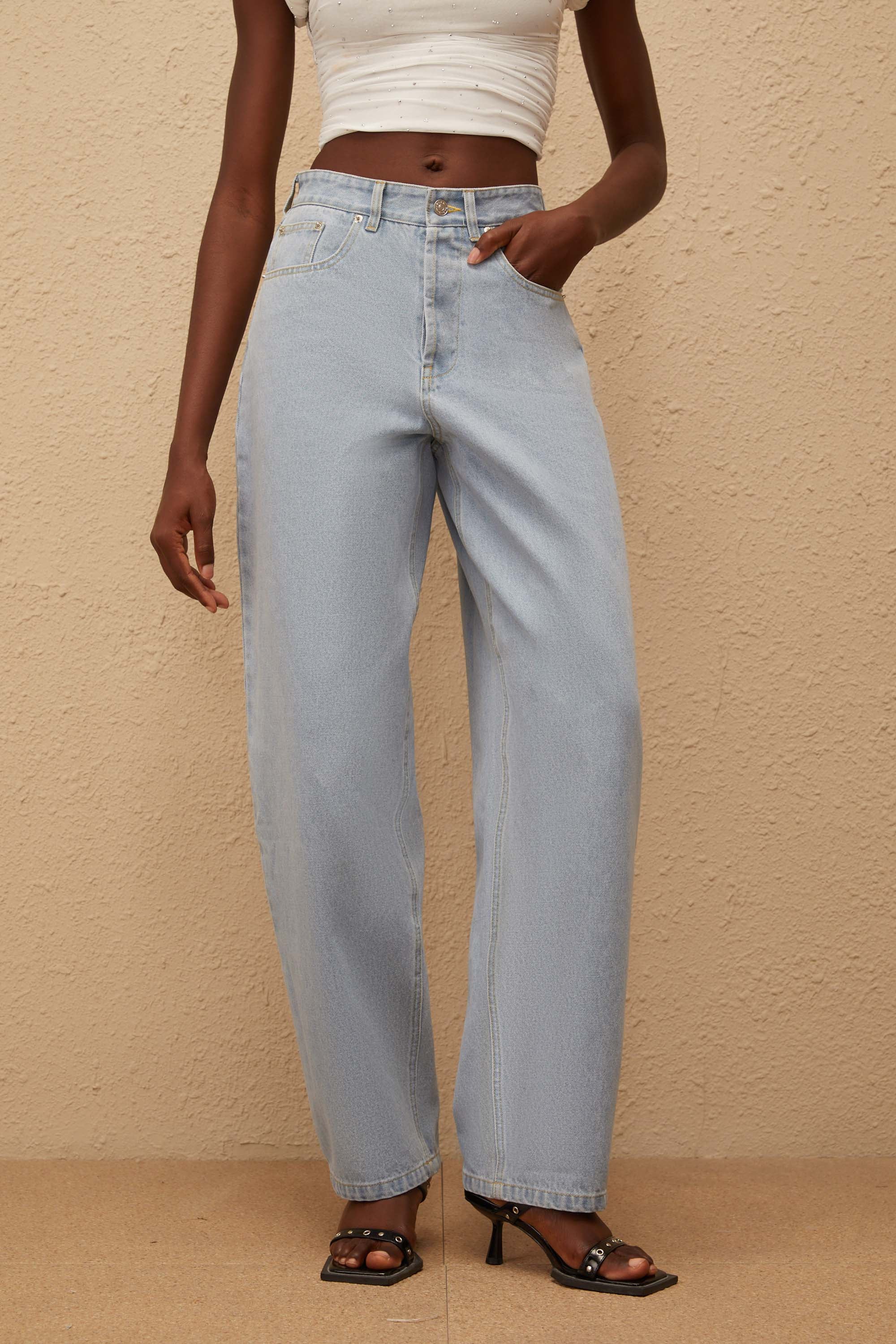 جينز واسع الساق باللون الأزرق الفاتح من Alix Light Blue Deinm