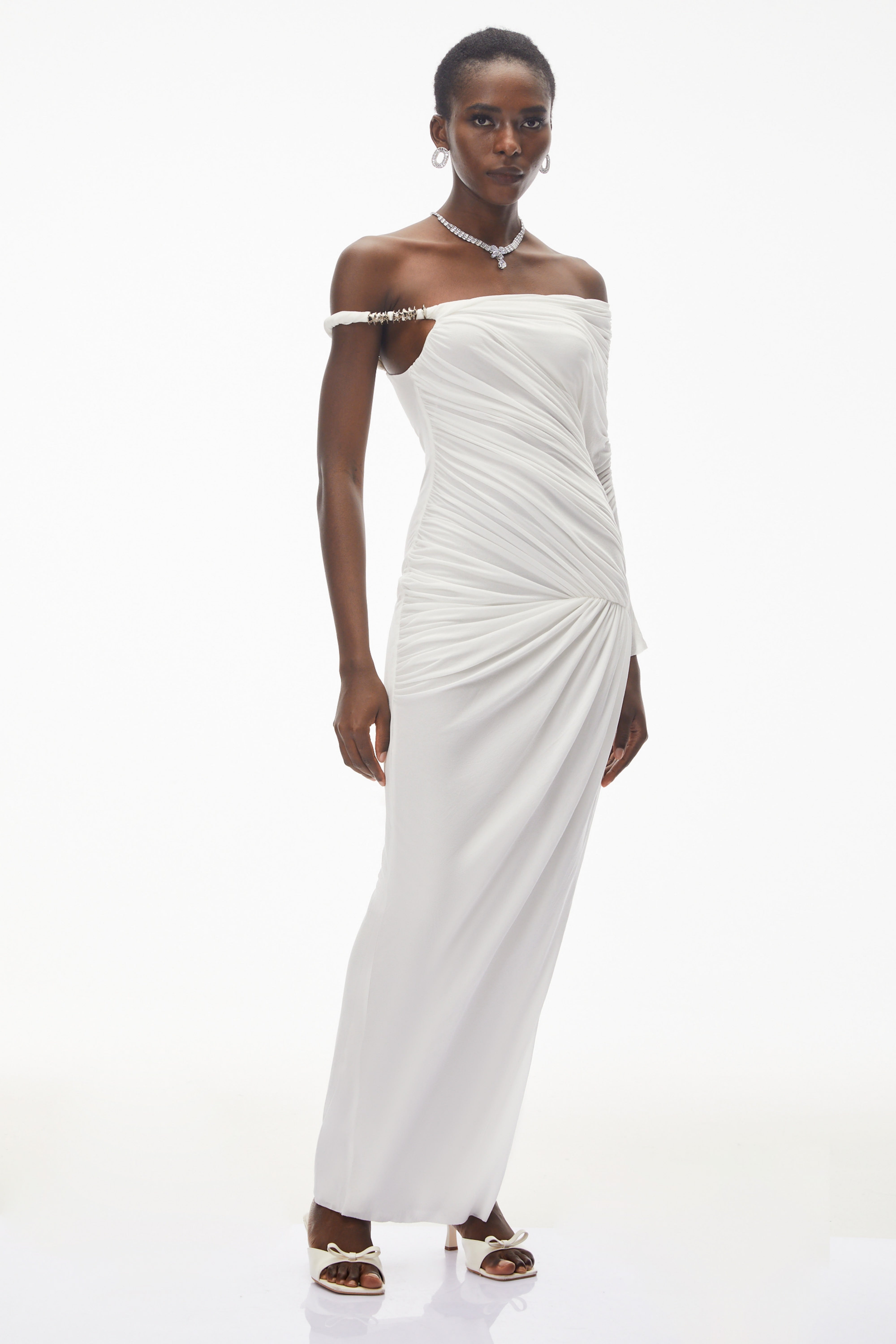 Robe longue froncée à une épaule Maya White