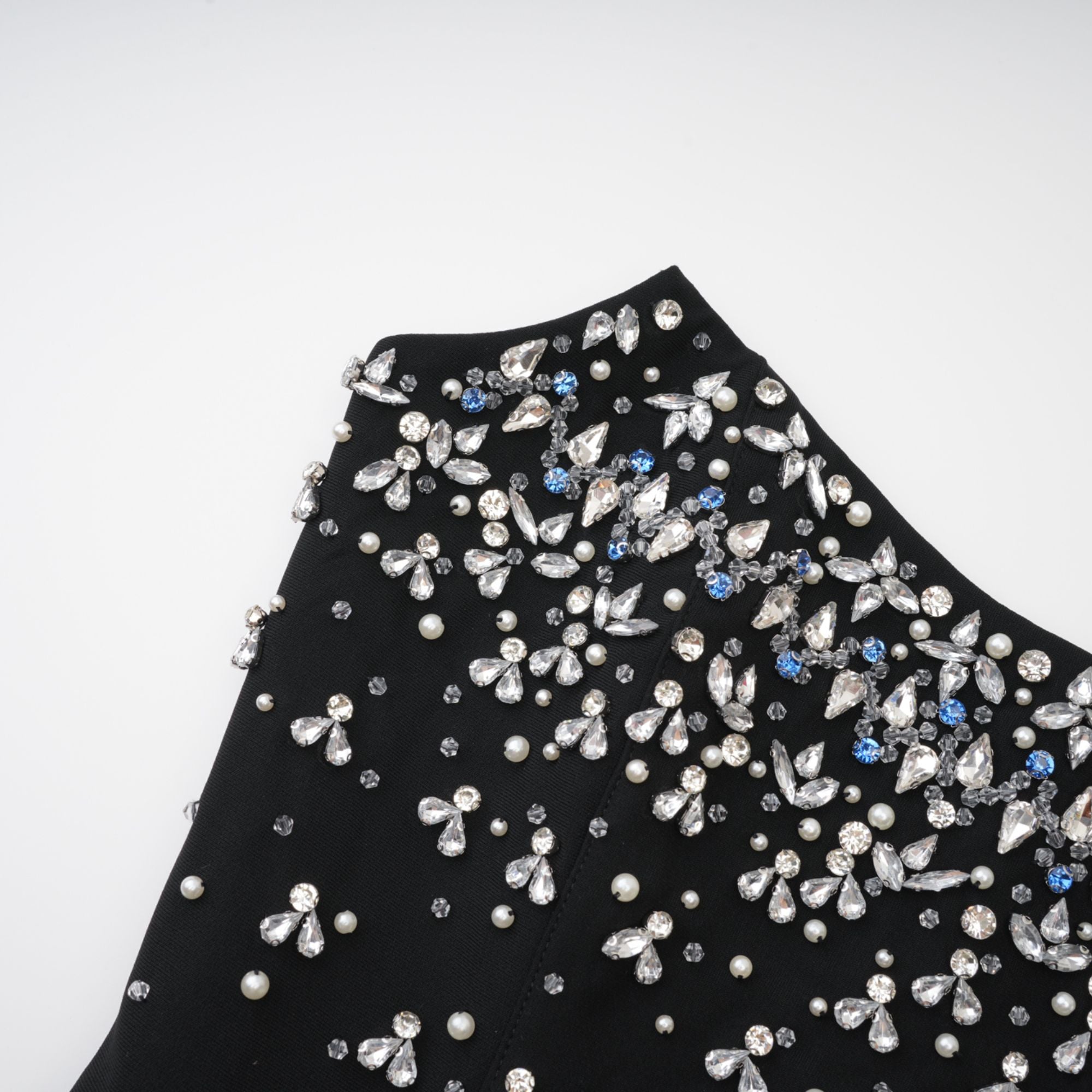 Robe longue noire ornée Melisande