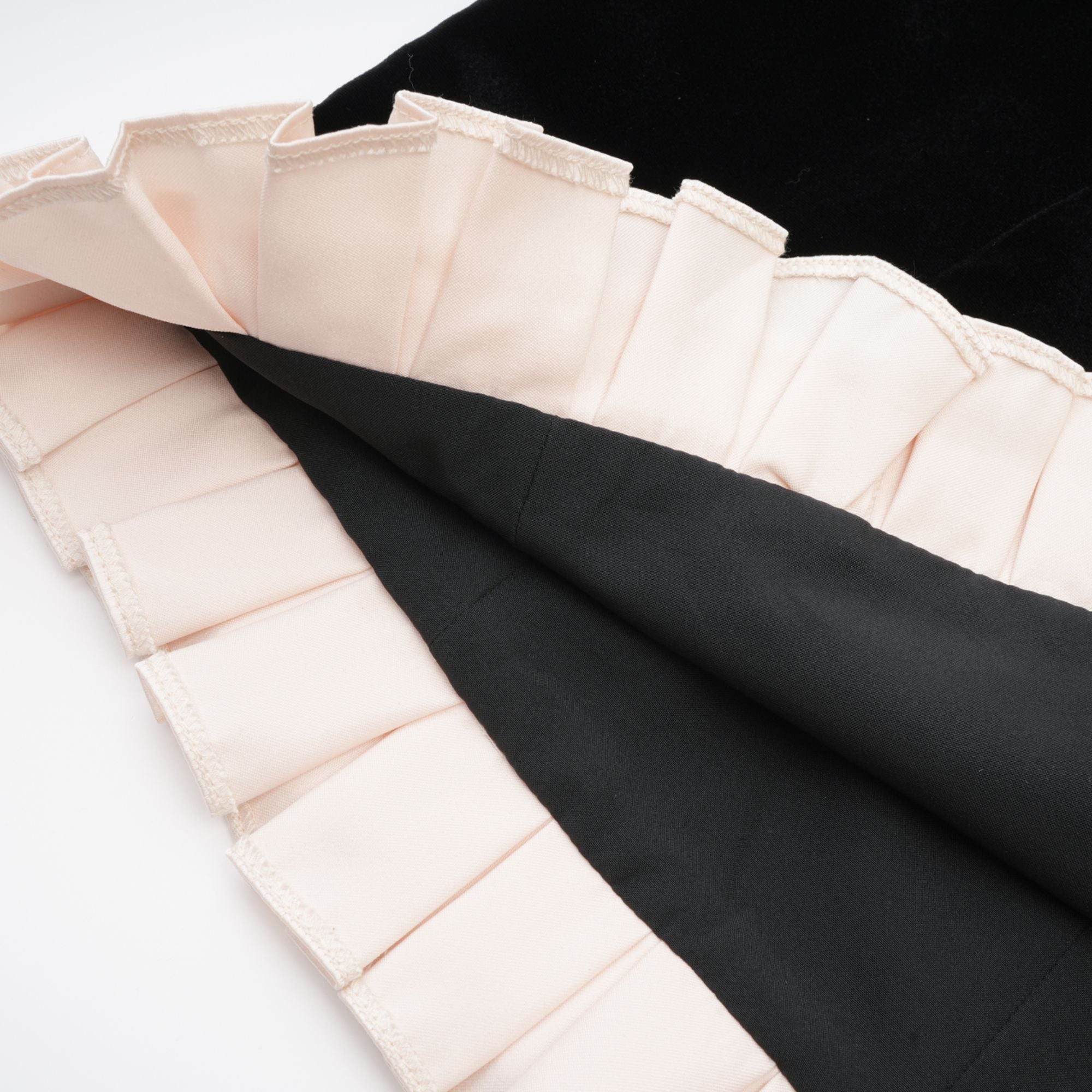 Mini-robe en velours à manches longues Coralie (Vente définitive - États-Unis uniquement)