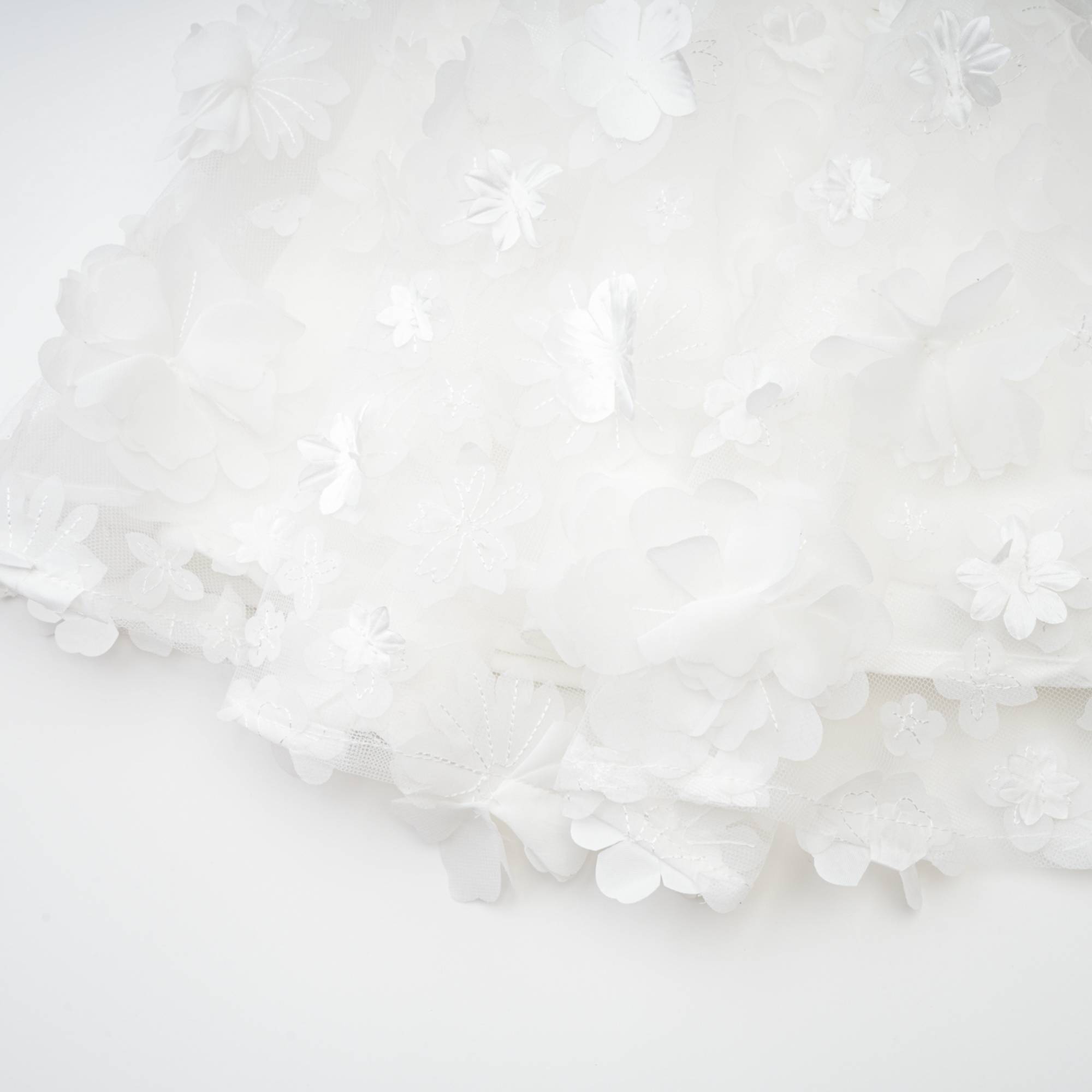 Mini-robe blanche à fleurs artificielles Apolline (Vente définitive - États-Unis uniquement)