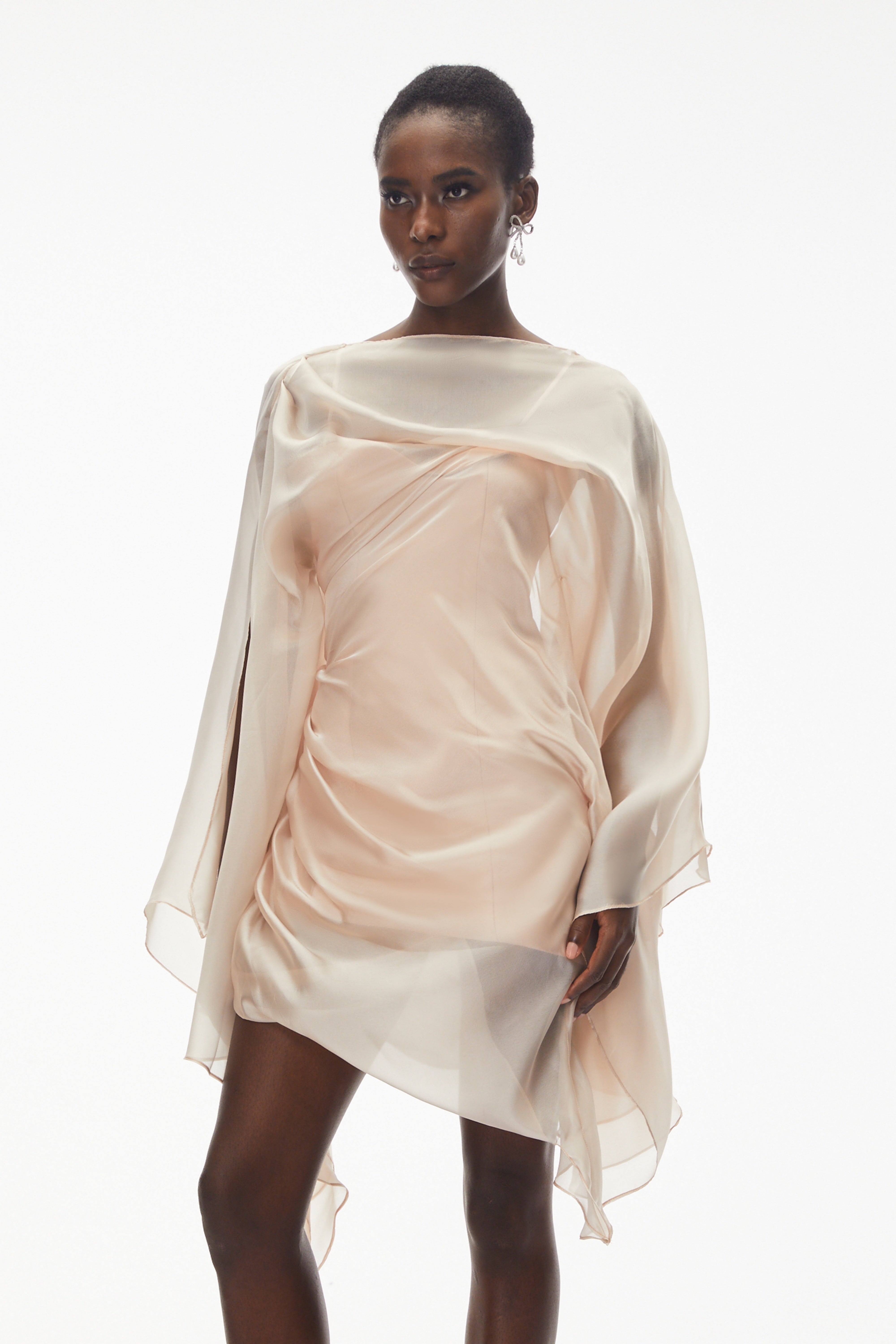 Mini-robe en maille froncée asymétrique Willow Pink