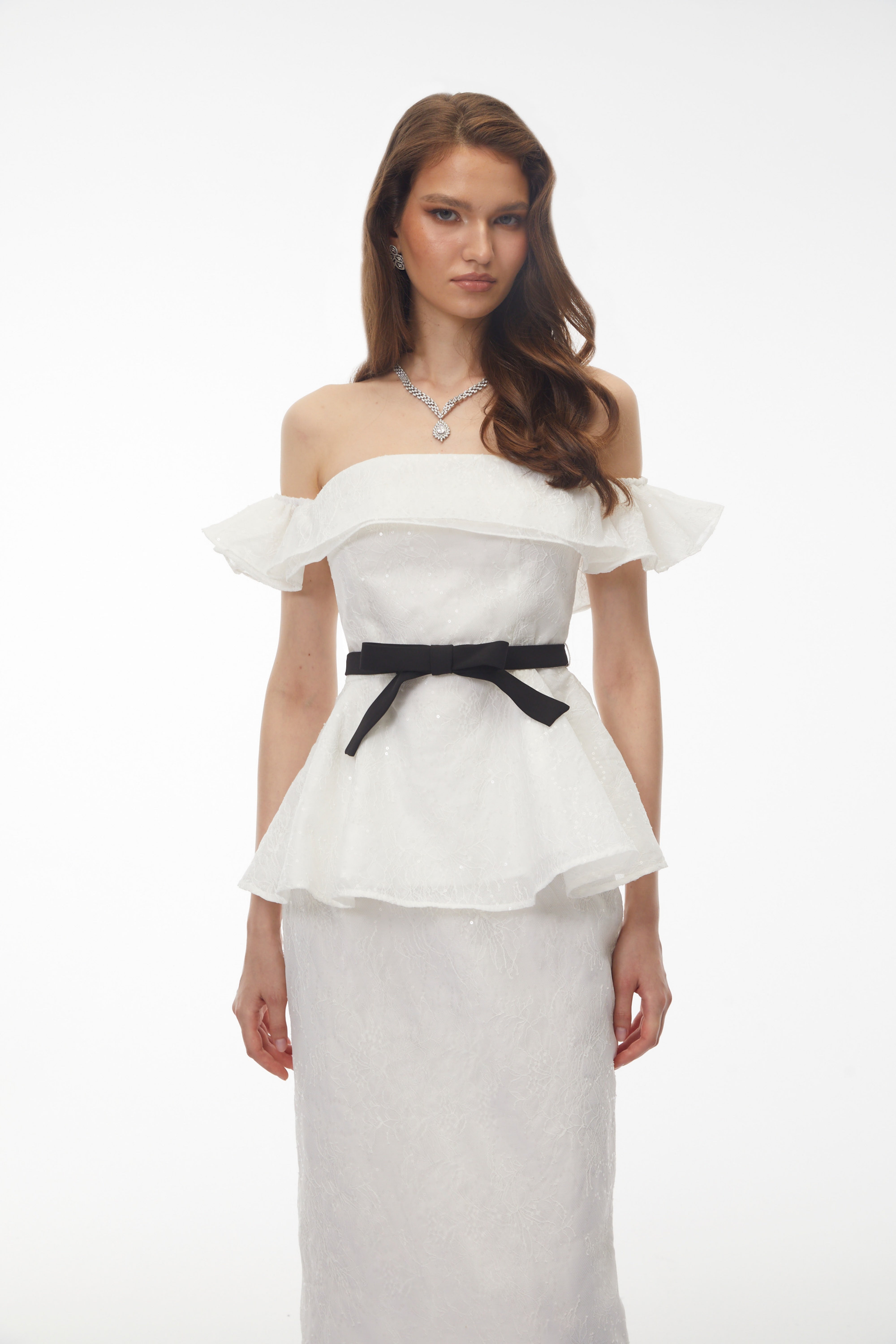 Ensemble Willow White : haut en dentelle à épaules dénudées et jupe midi (vente définitive)