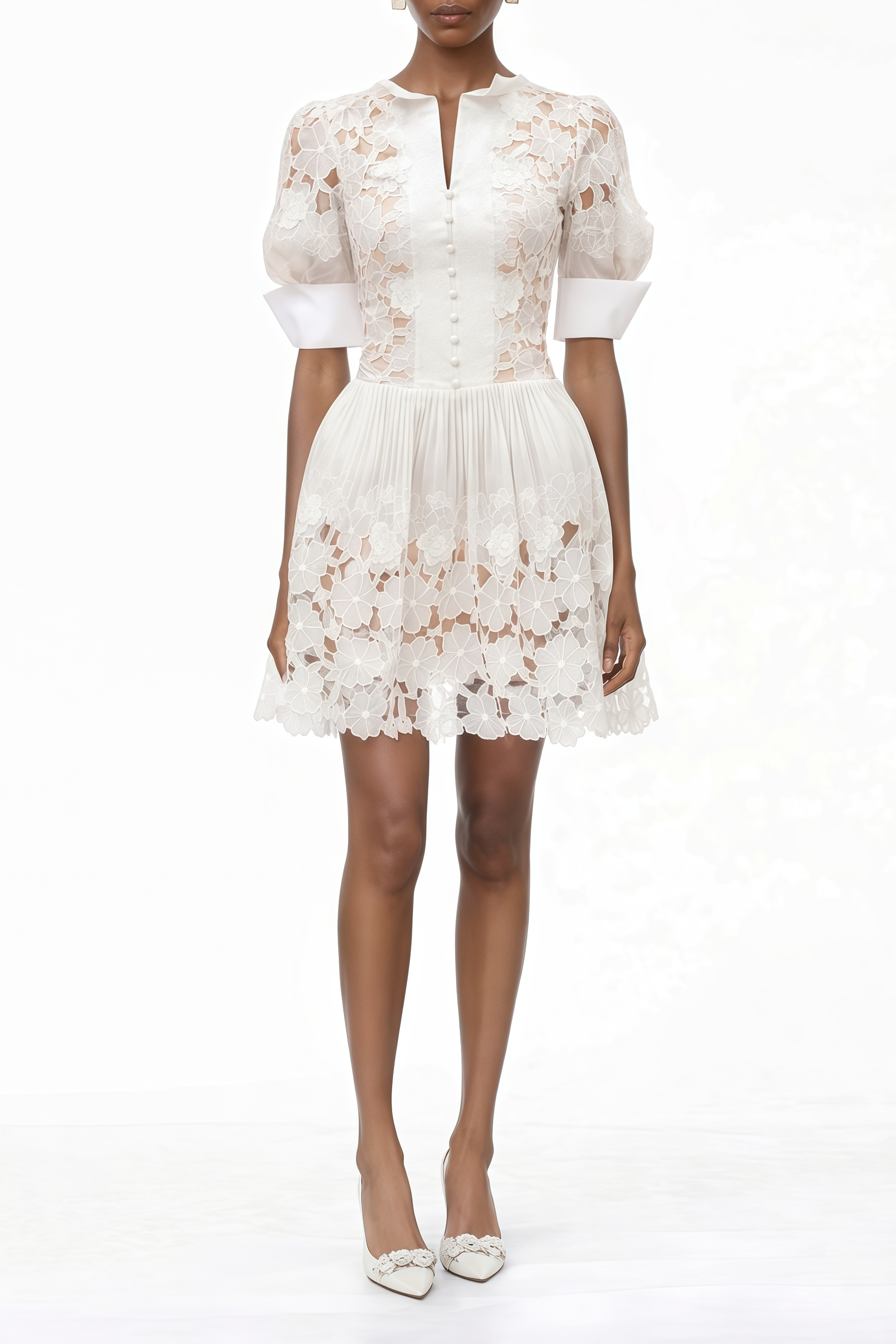 Mini-robe Zaria blanche à motifs floraux appliqués et découpes
