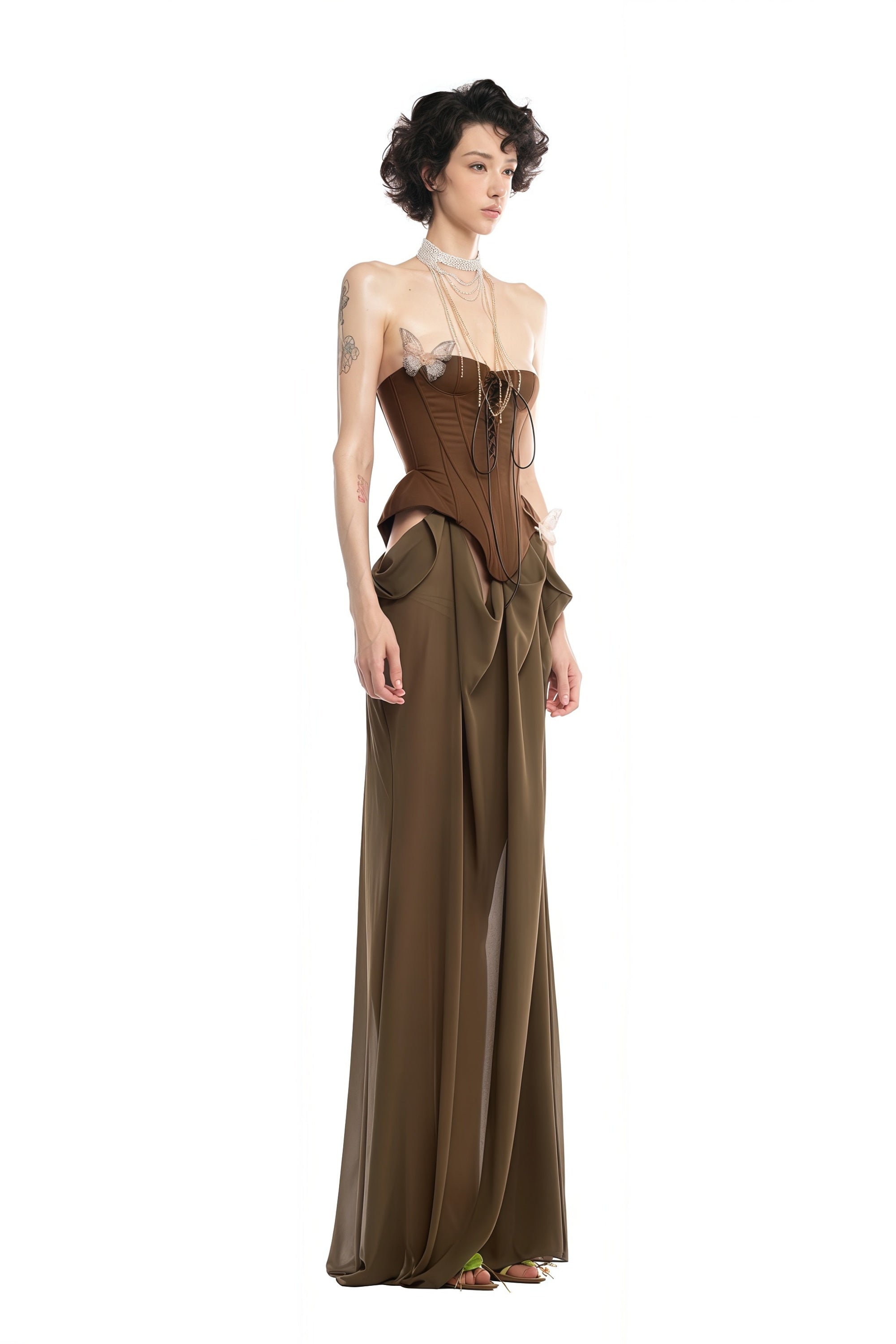 Robe longue corset Eva marron à motif papillon et broche (Vente définitive - États-Unis uniquement)