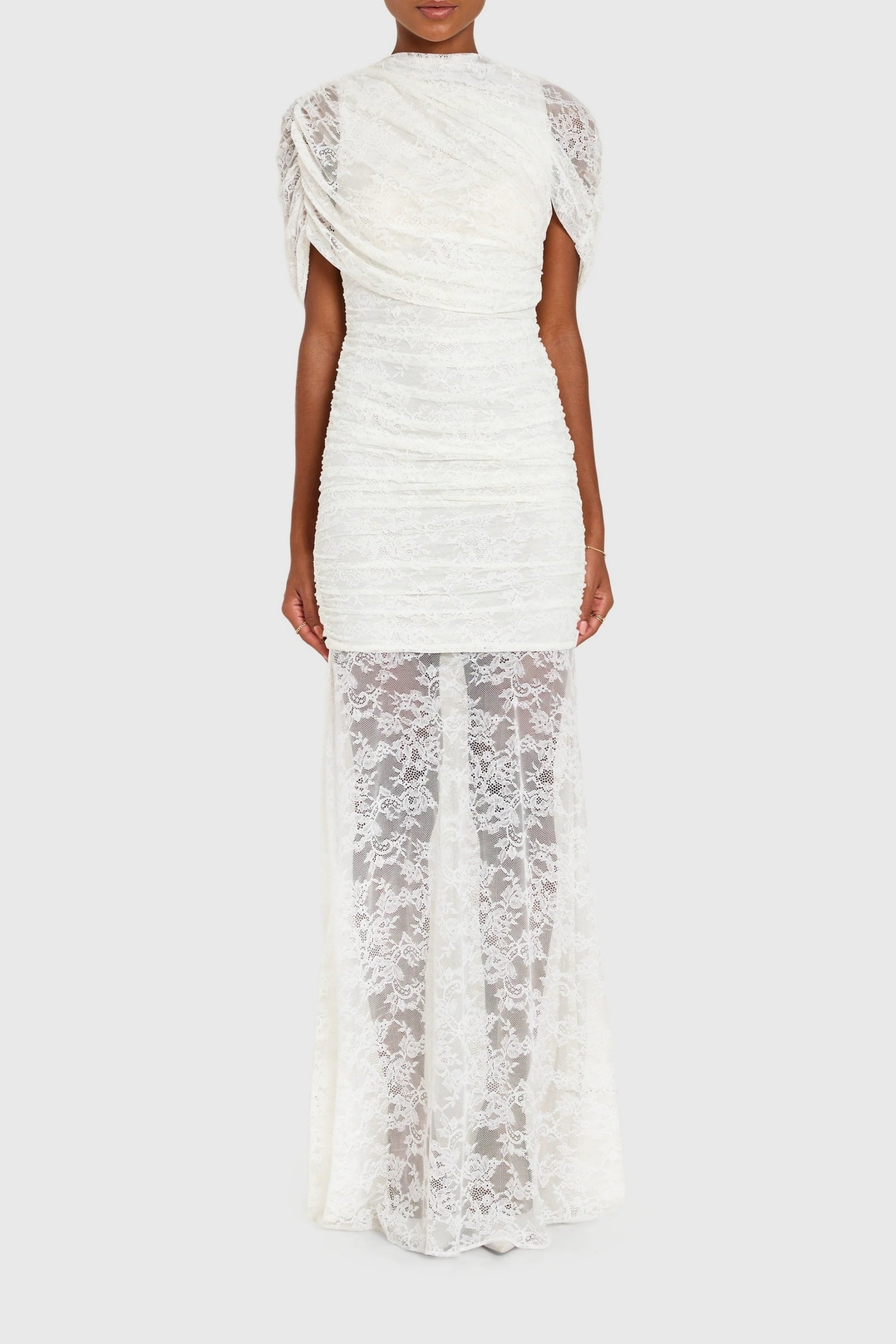 Robe asymétrique en dentelle froncée
