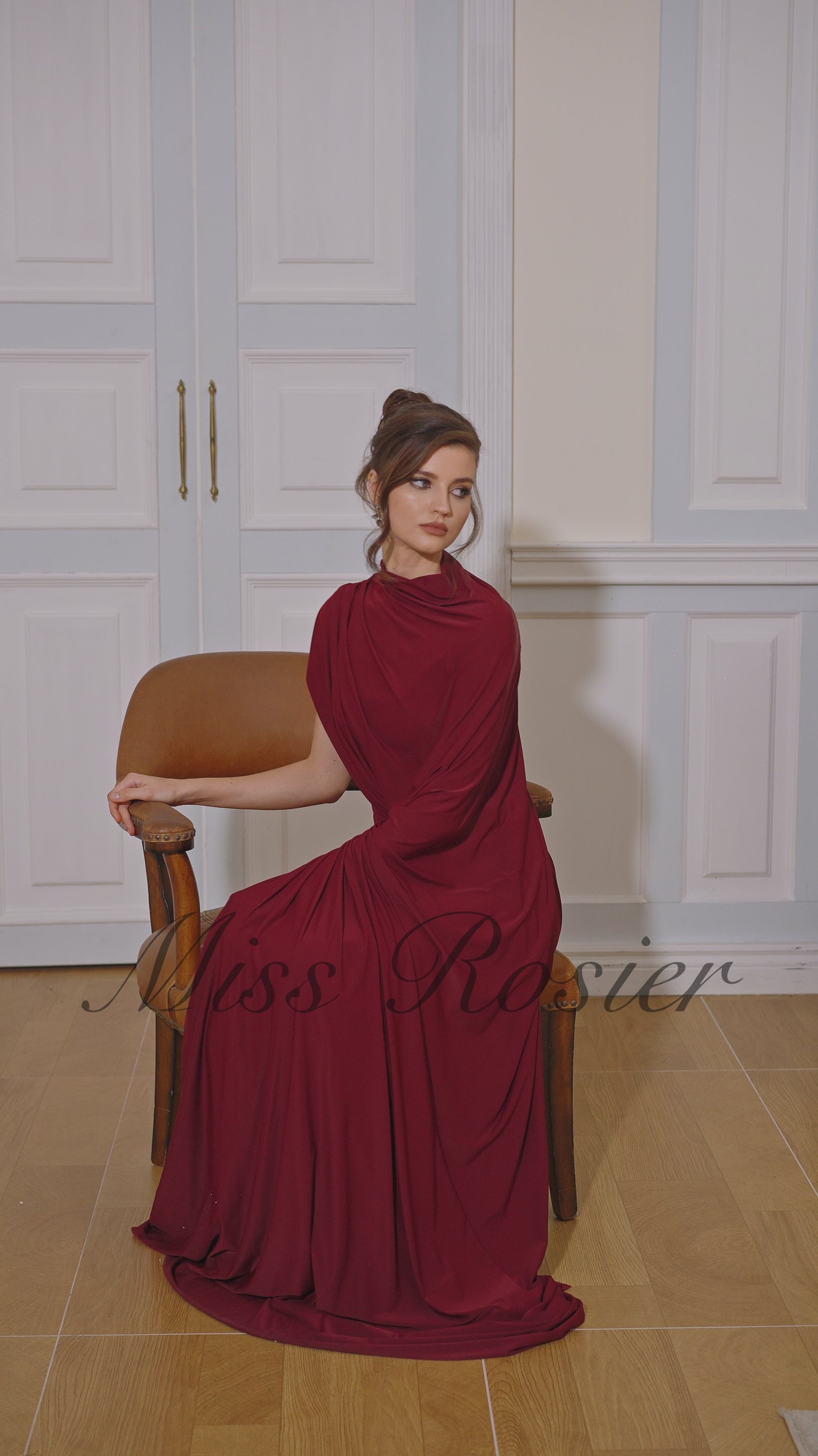 رداء وفساتين غير متناظرة