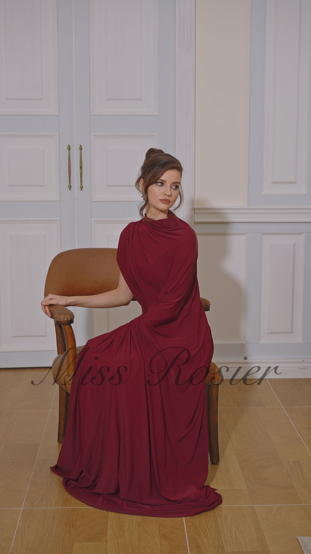 رداء وفساتين غير متناظرة