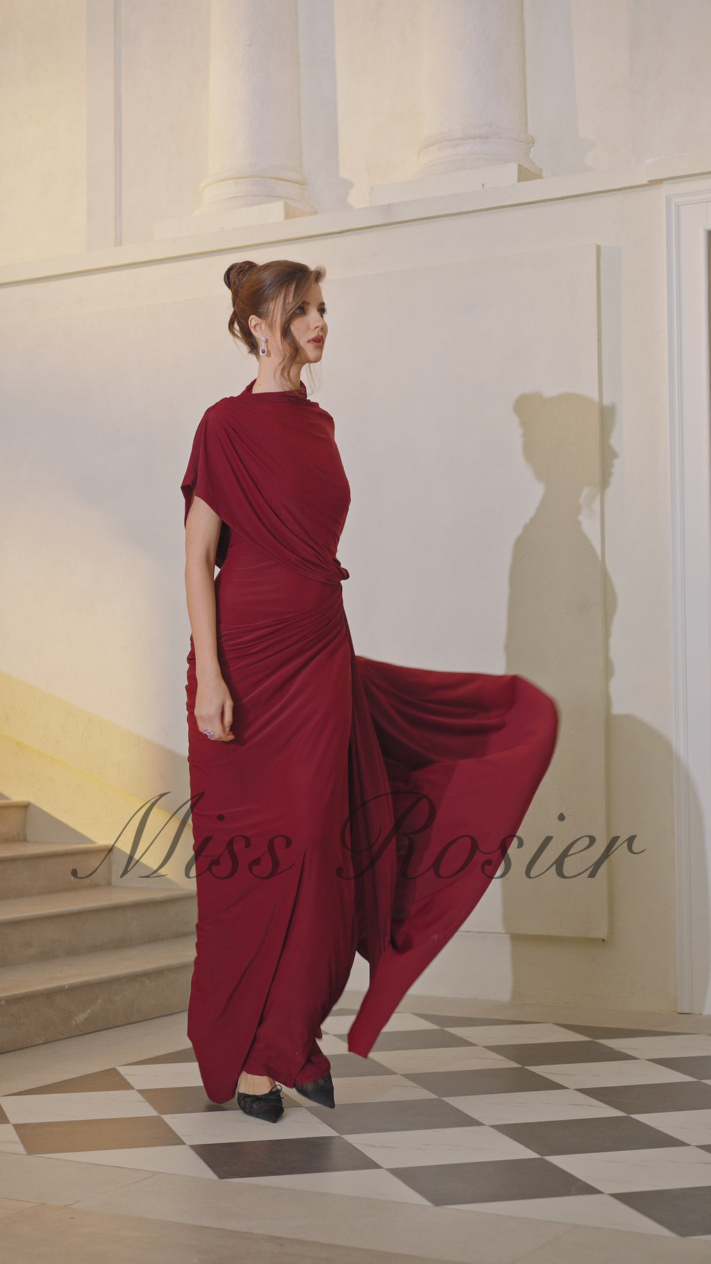 رداء وفساتين غير متناظرة