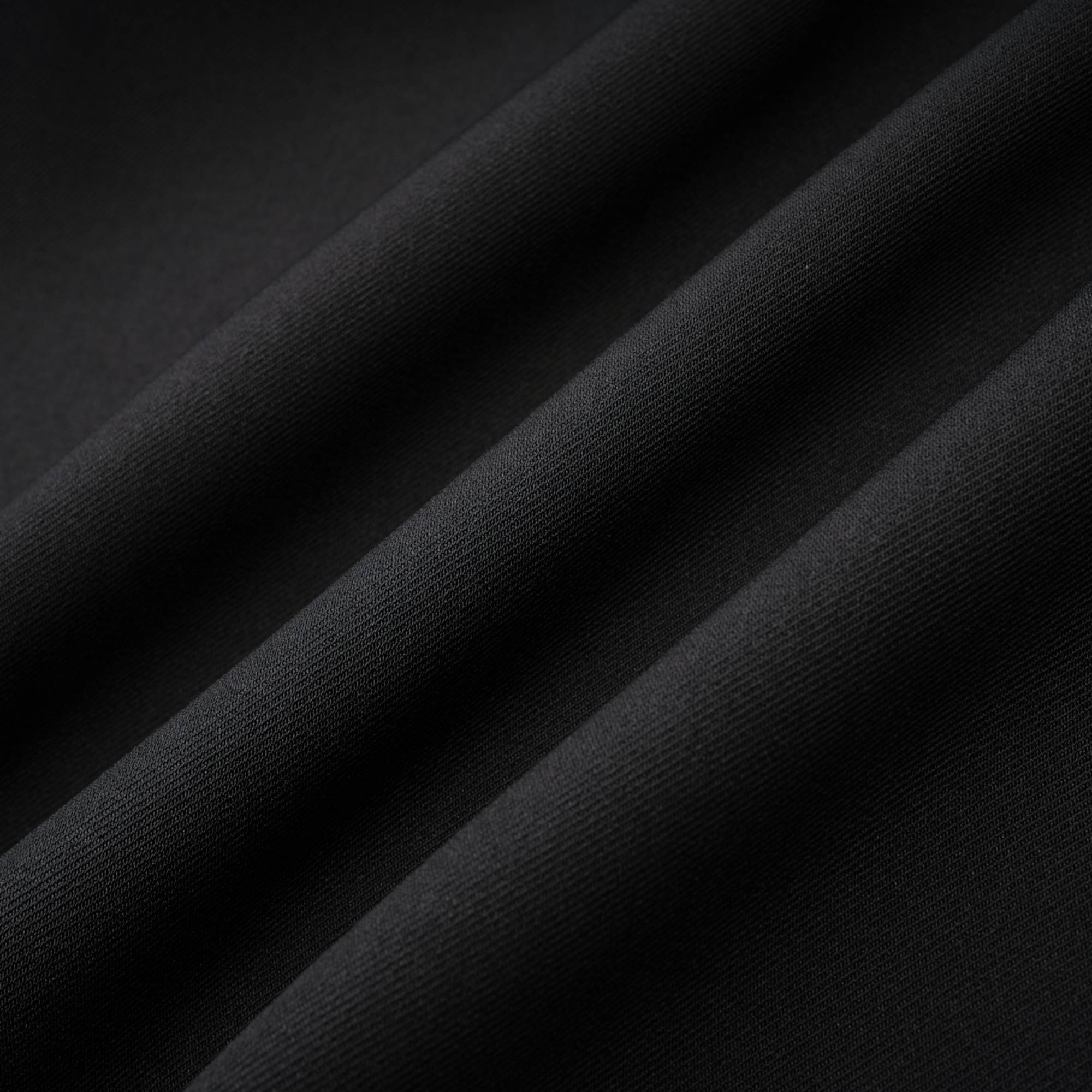 Mini-robe noire plissée Camellia - Miss Rosier - Boutique en ligne pour femmes