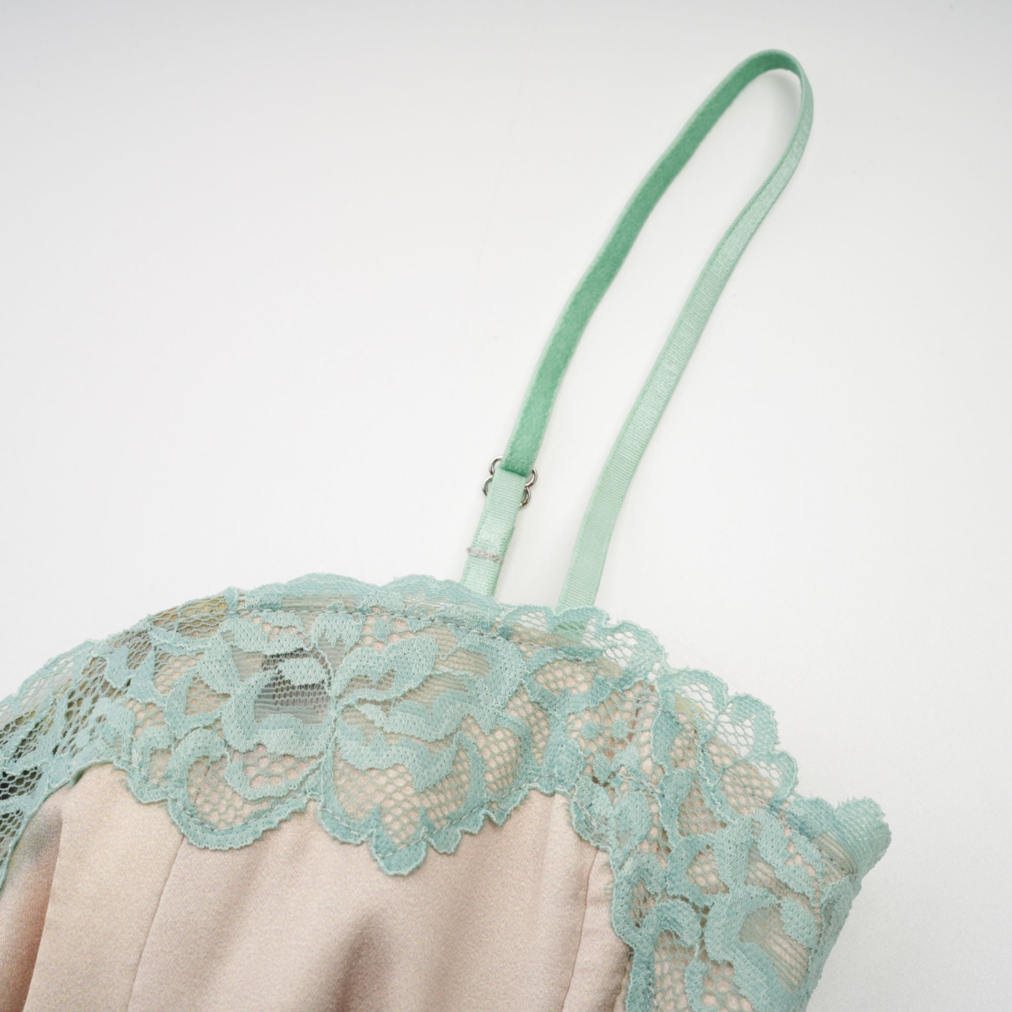 فستان Sanne - Miss Rosier - متجر أزياء نسائي على الإنترنت