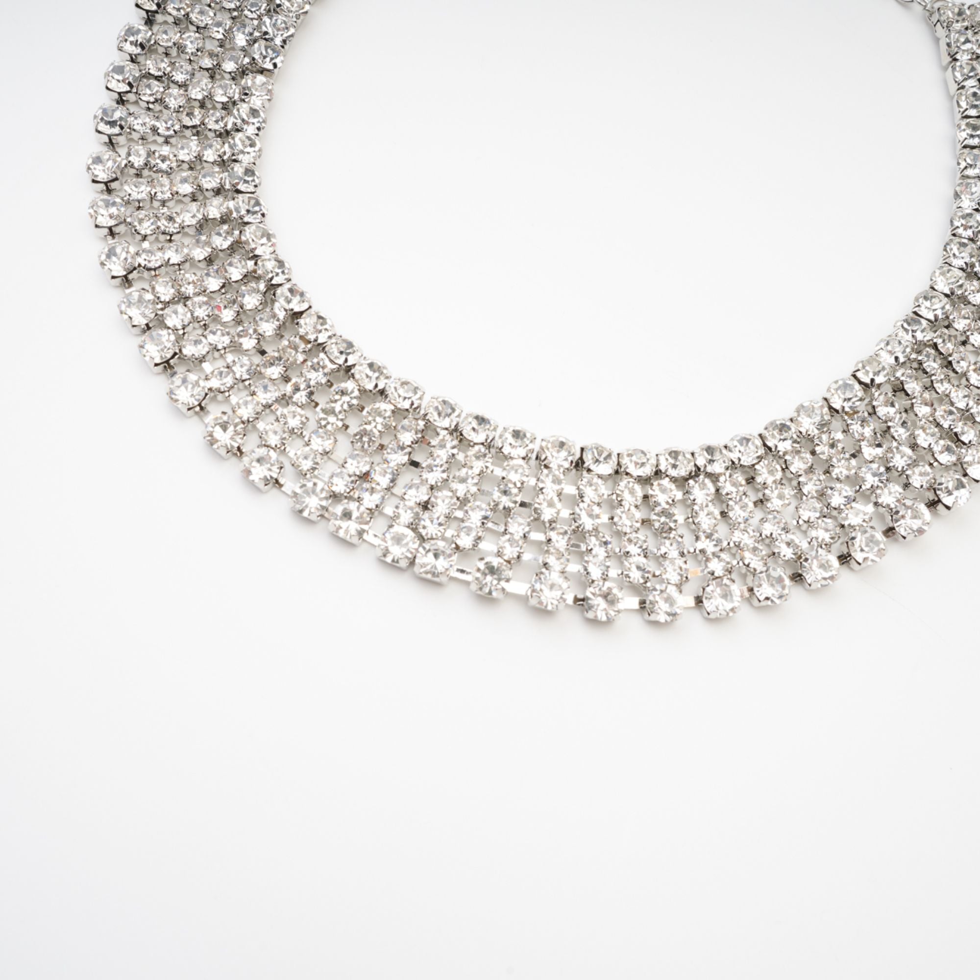 Collier à plusieurs rangs Thaïs orné de cristaux - Miss Rosier - Boutique en ligne pour femmes